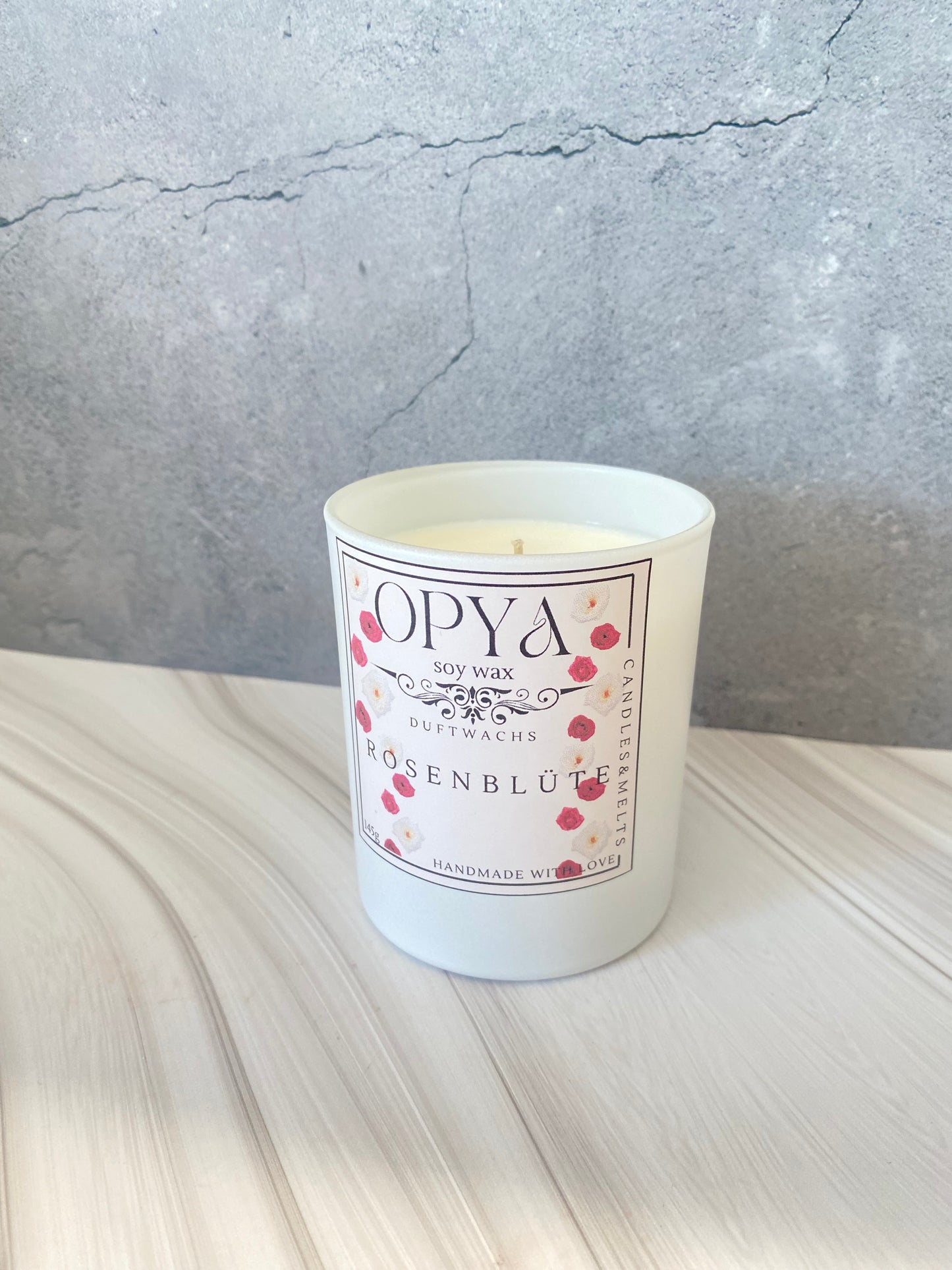 Duftkerze Rose Blossom – handgegossen im weißen Glas (145 g)