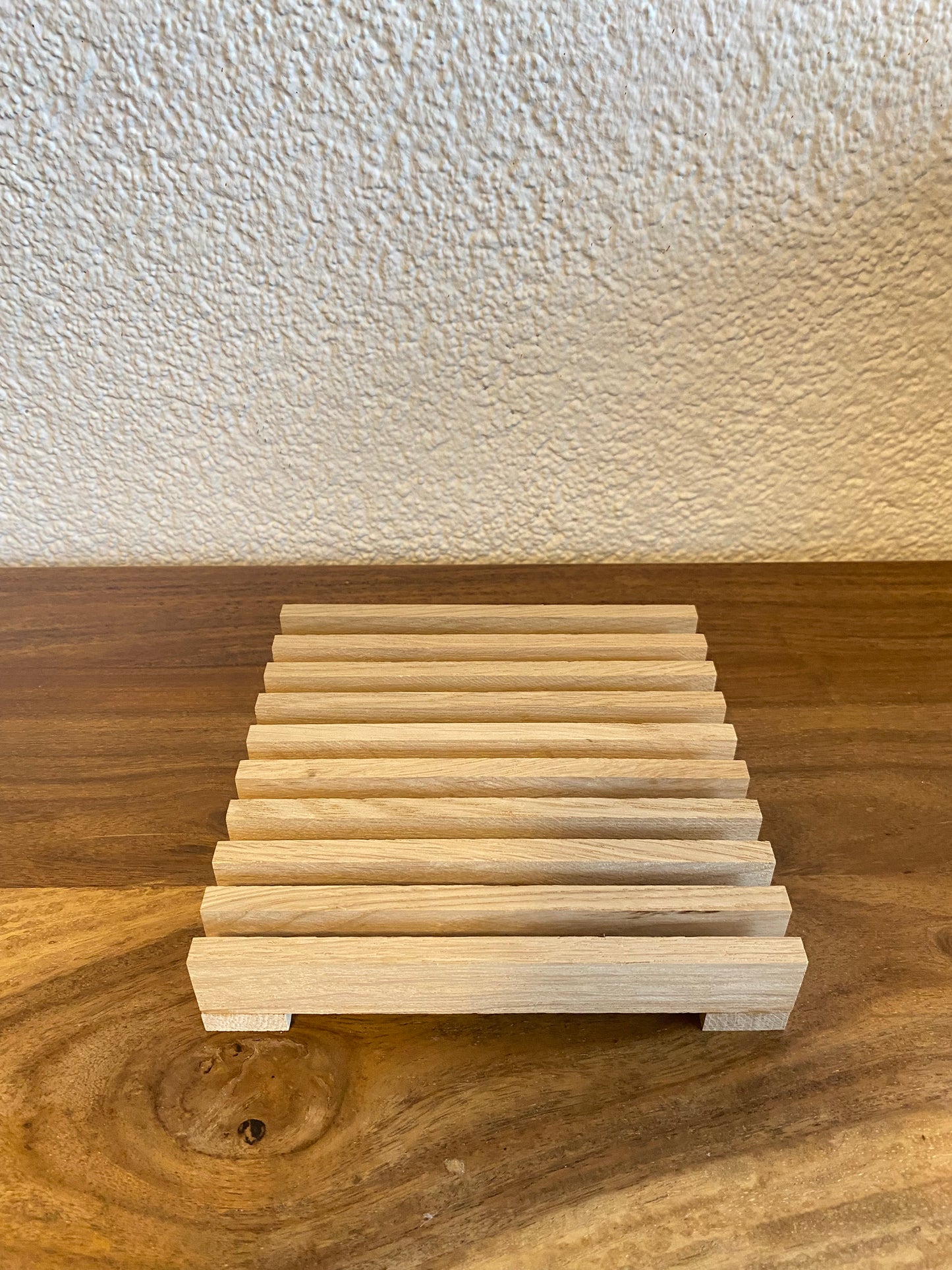 Handgefertigtes Holztablett aus Massivholz – Minimalistischer Kerzenuntersteller