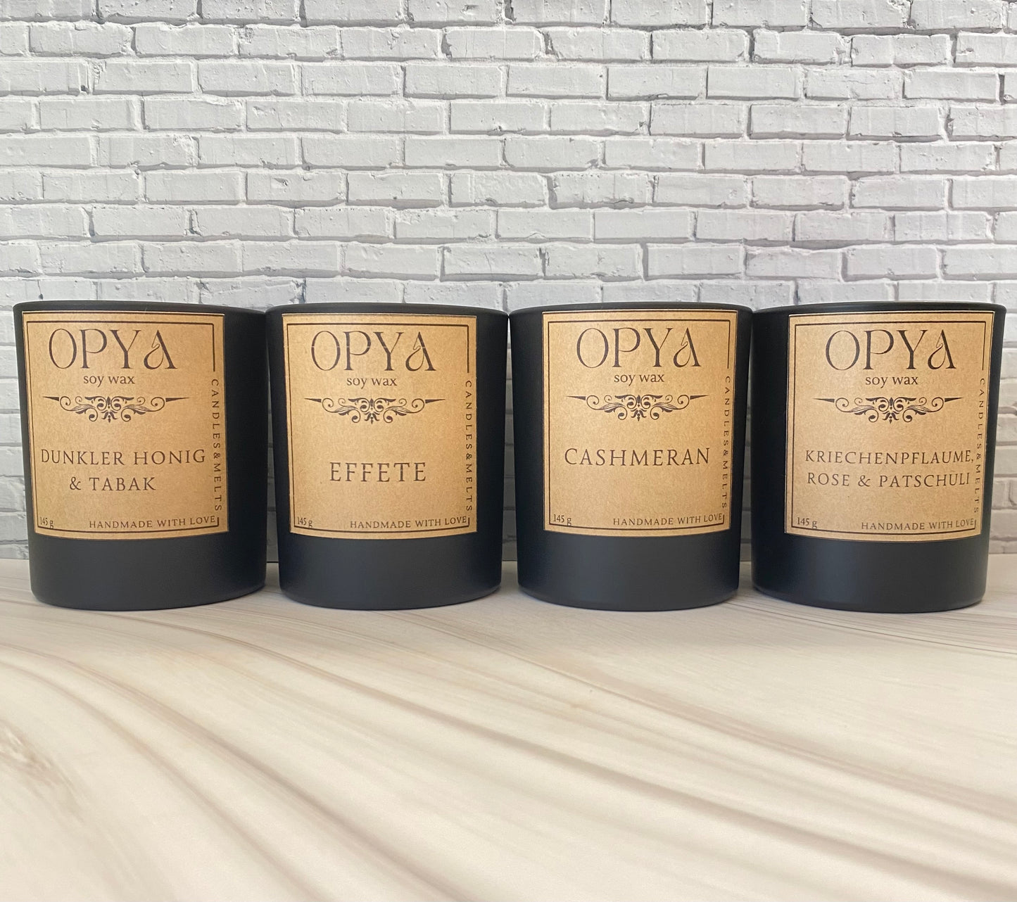 Duftkerze Vanille – handgegossen im mattschwarzen Glas (145 g