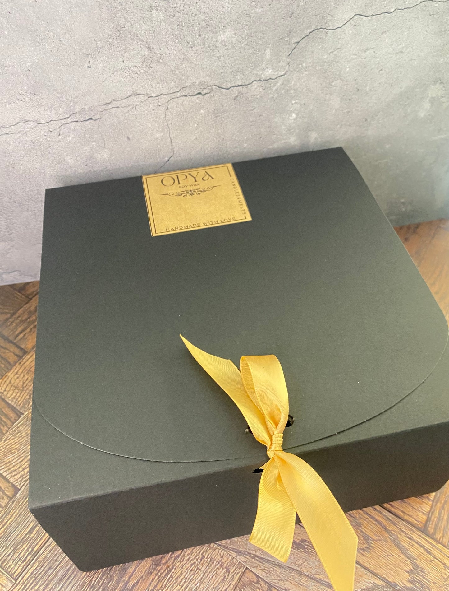 🌿 Platte der Liebe – handgegossene Jesin-Schale mit Heilsteinen