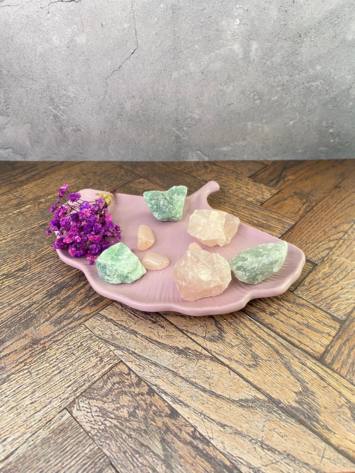 🌿 Platte der Liebe – handgegossene Jesin-Schale mit Heilsteinen