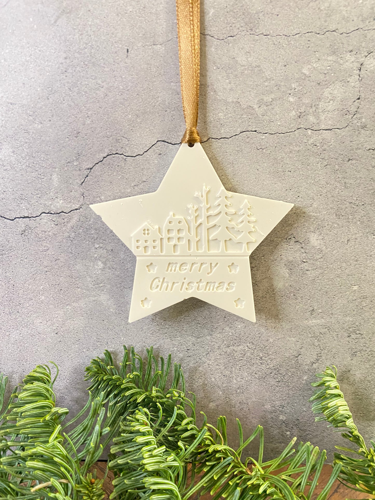 Festlicher Deko-Aufhänger „Merry Christmas“ – Handarbeit, perfekt zum Verschenken