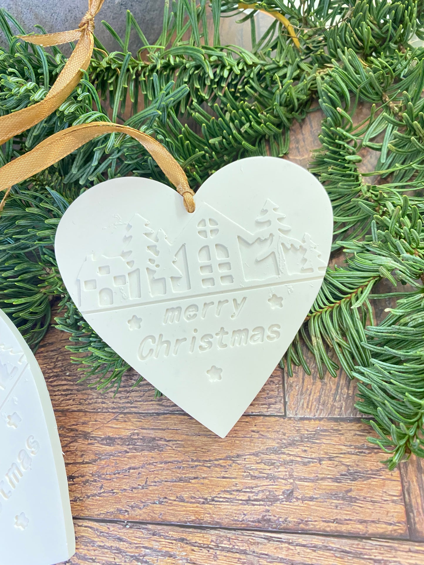 Festlicher Deko-Aufhänger „Merry Christmas“ – Handarbeit, perfekt zum Verschenken