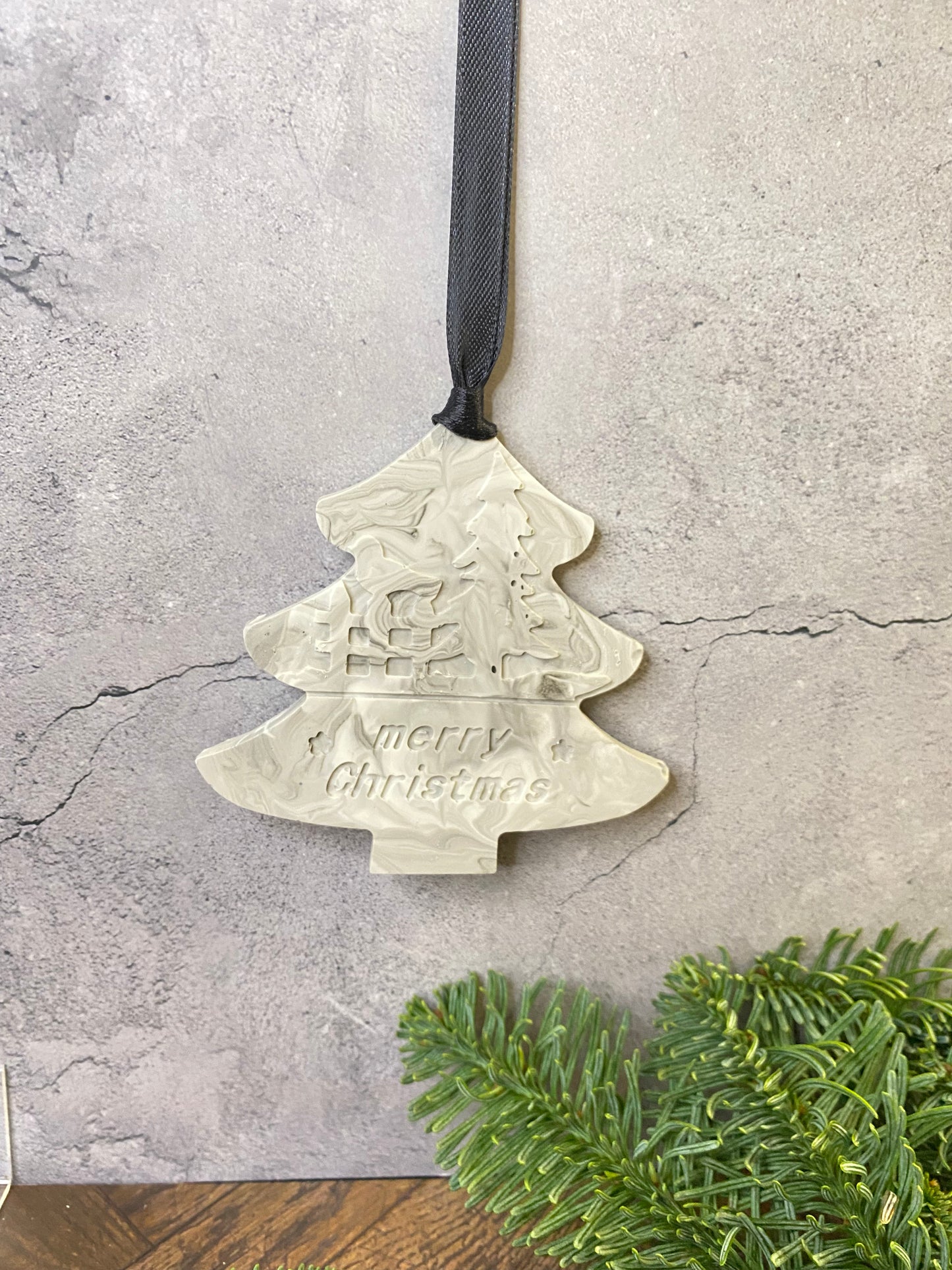 Festlicher Deko-Aufhänger „Merry Christmas“ – Handarbeit, perfekt zum Verschenken