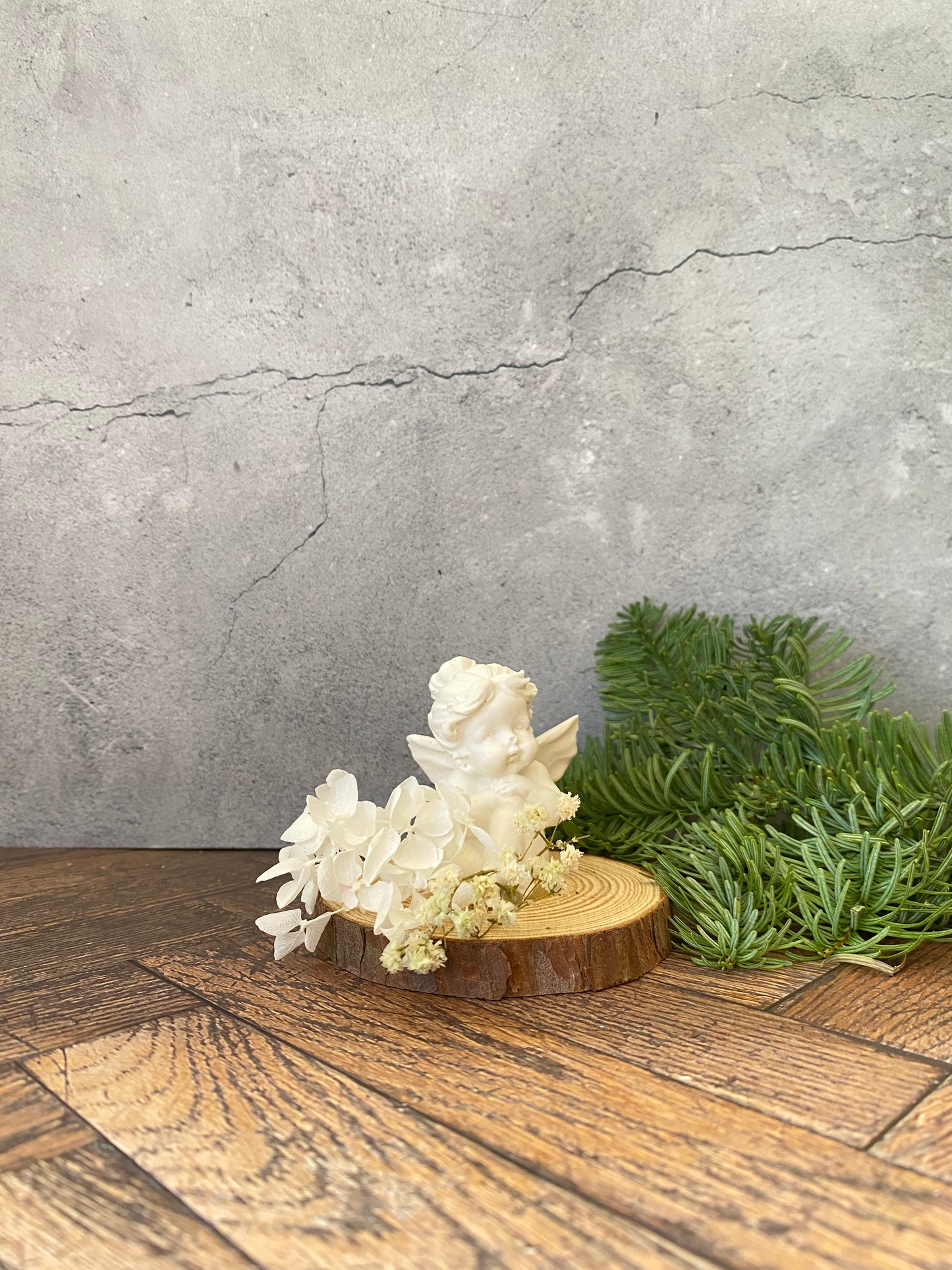 Deko Engel aus Jesin – auf Holzscheibe, handgemacht