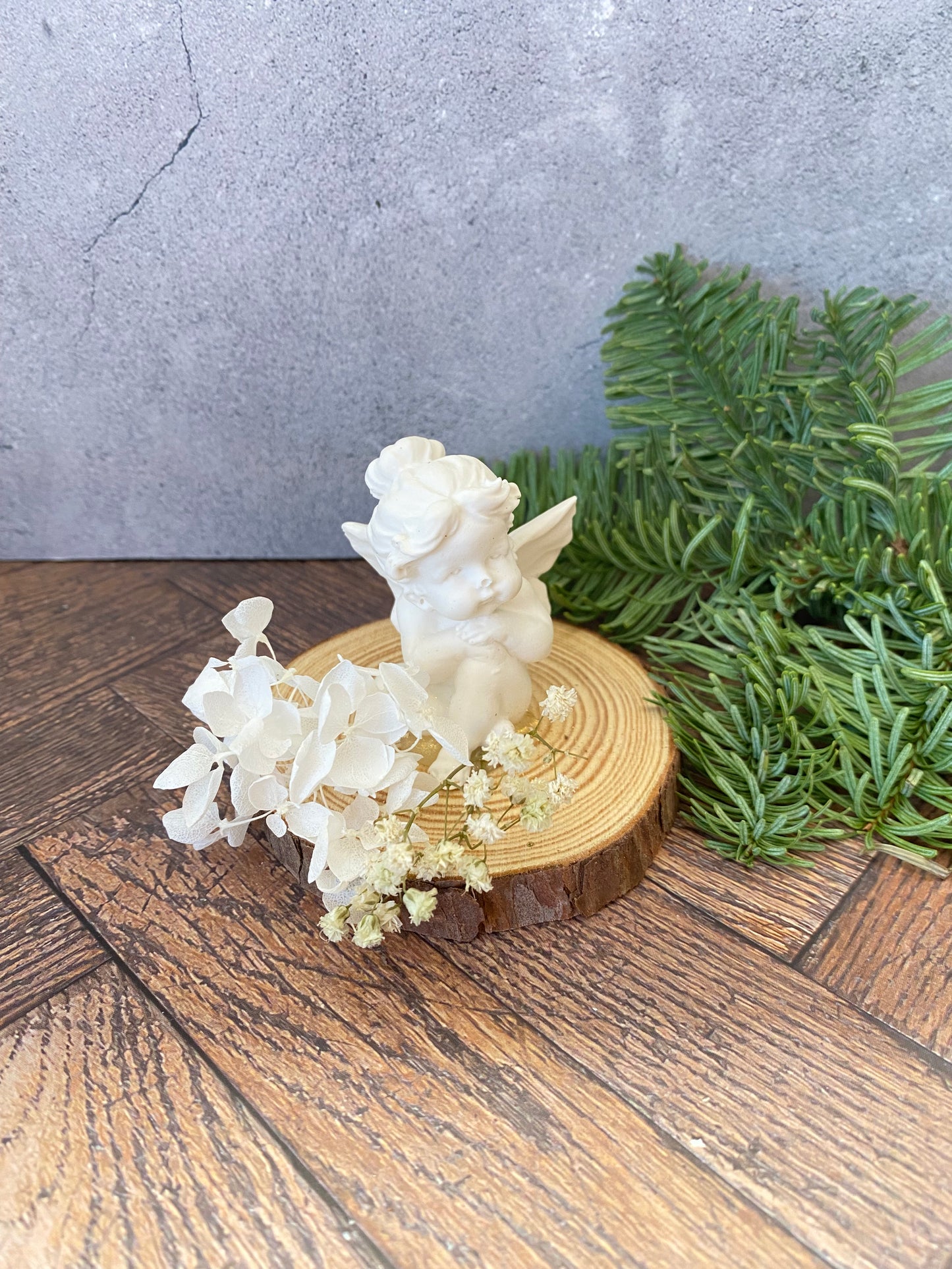 Deko Engel aus Jesin – auf Holzscheibe, handgemacht