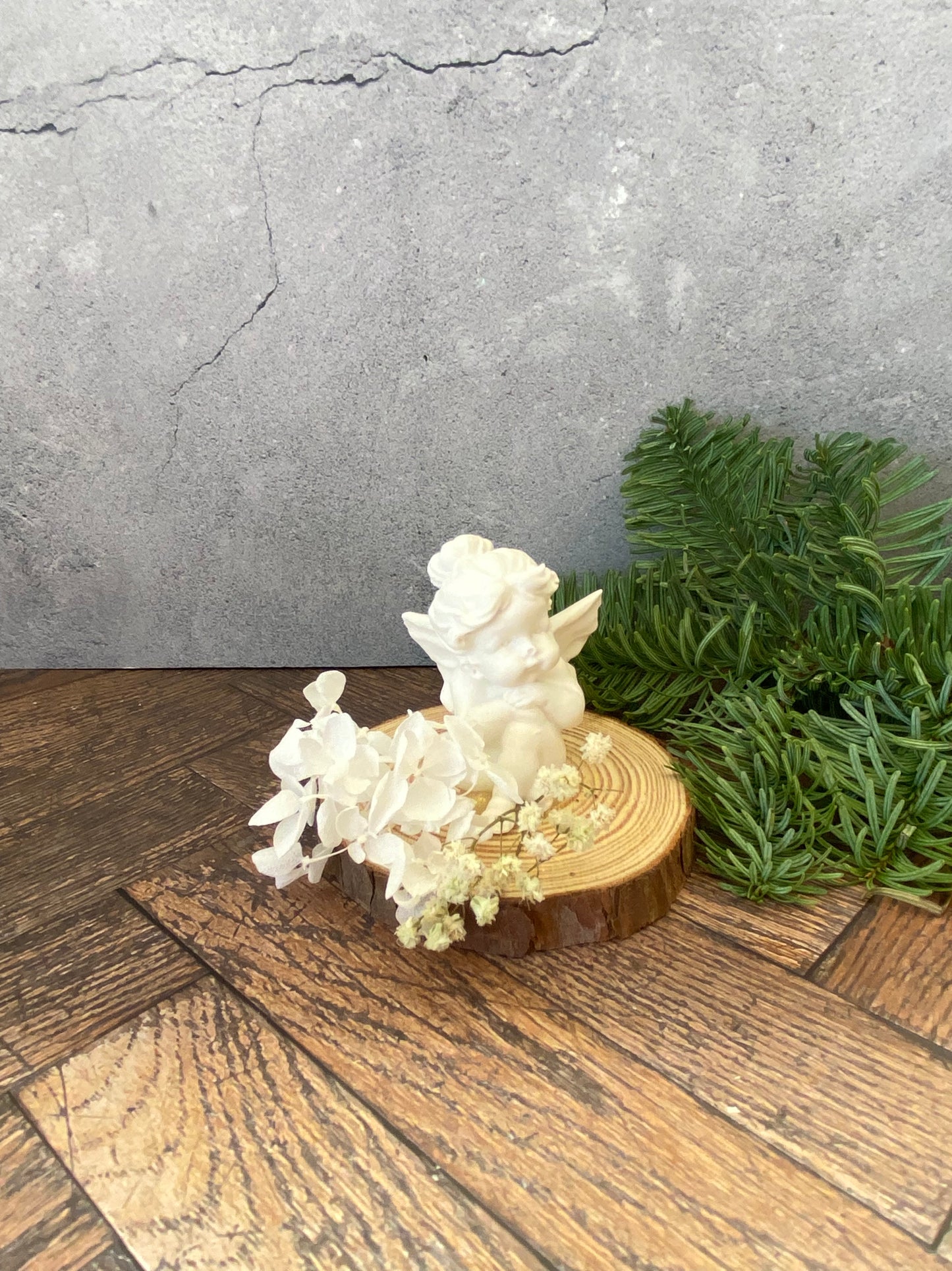 Deko Engel aus Jesin – auf Holzscheibe, handgemacht