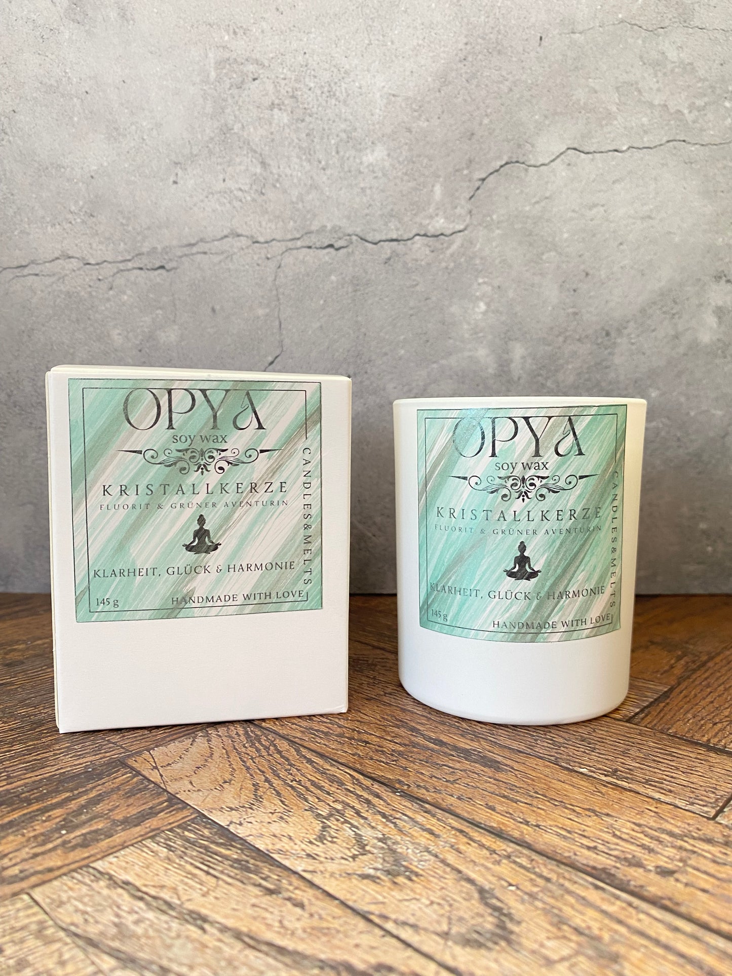 Kristallkerze aus Sojawachs – Fluorit & Grüner Aventurin | Handbemalt, Orientalischer Duft, Meditation & Altar