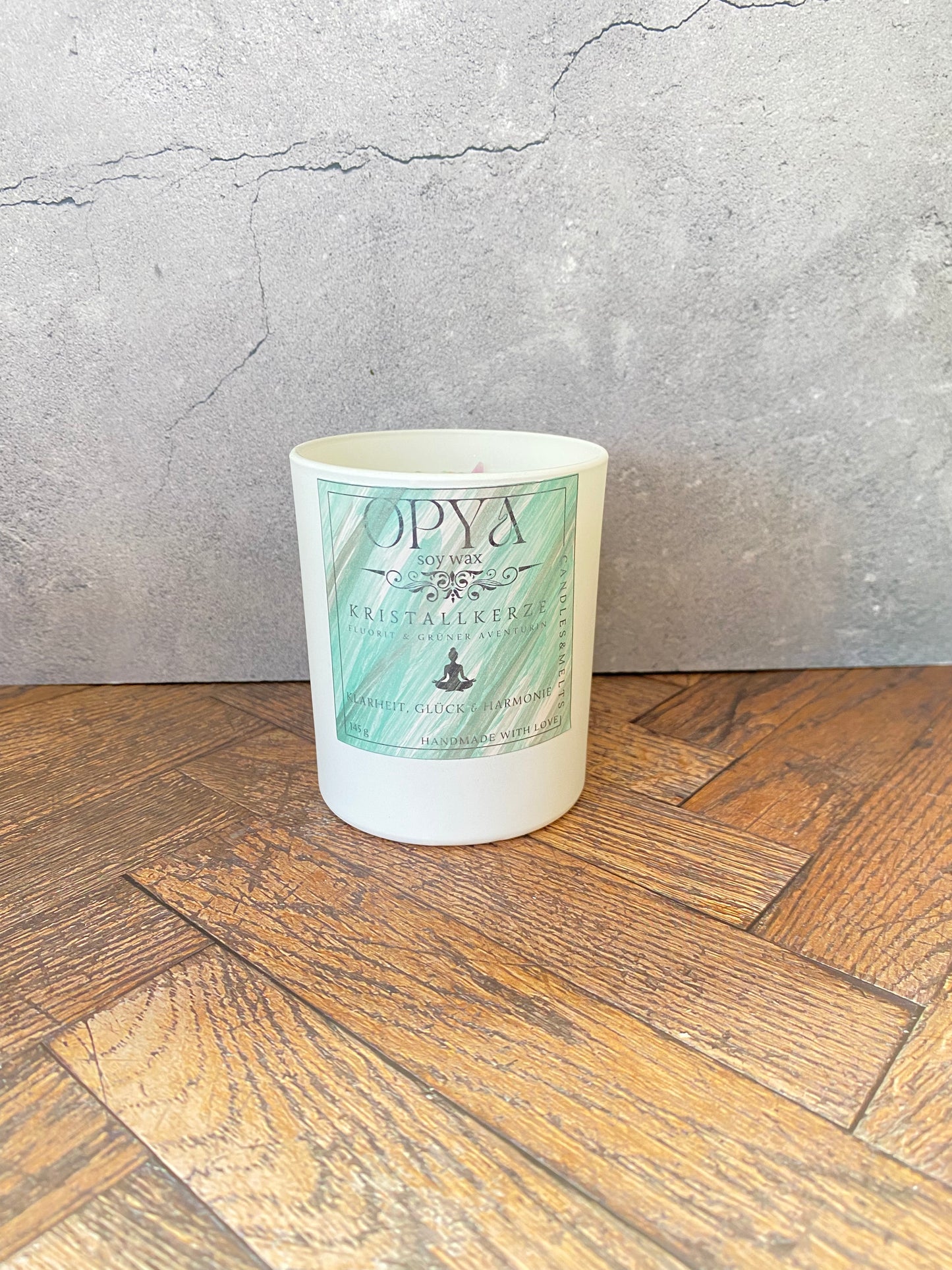 Kristallkerze aus Sojawachs – Fluorit & Grüner Aventurin | Handbemalt, Orientalischer Duft, Meditation & Altar