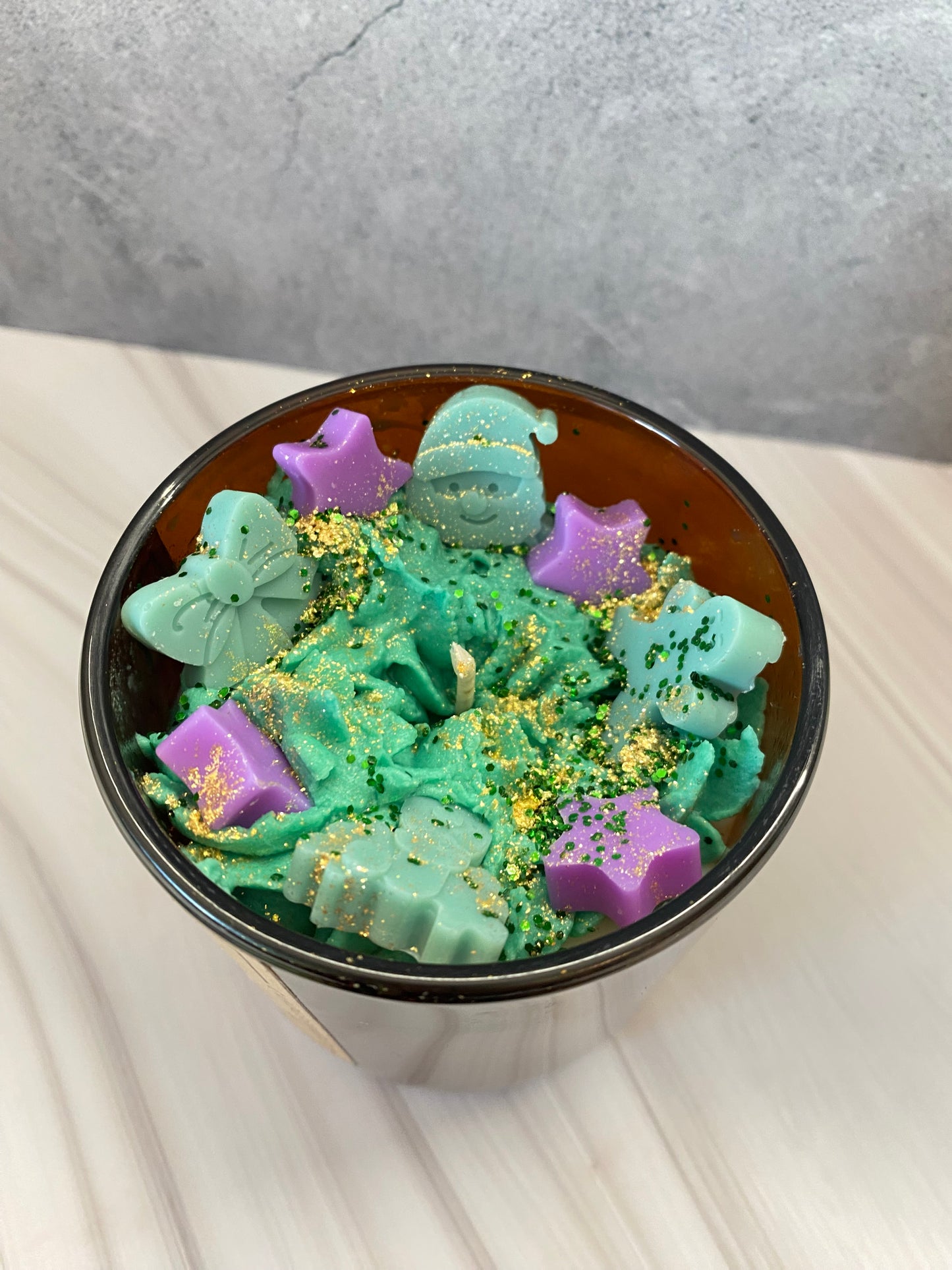 Weihnachts-Duftkerze aus Sojawachs „Weihnachtsstimmung“ – Handgemacht im Amberglas