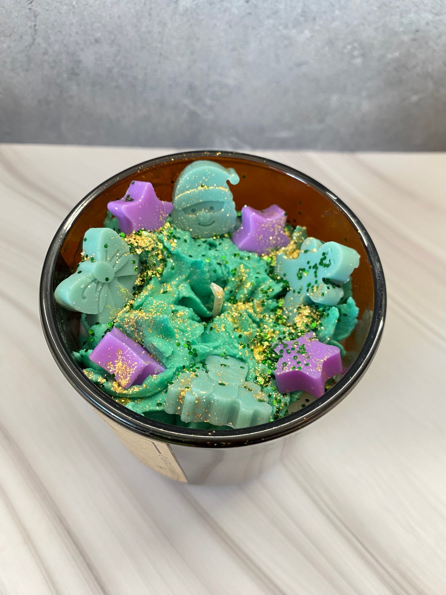 Weihnachts-Duftkerze aus Sojawachs „Weihnachtsstimmung“ – Handgemacht im Amberglas