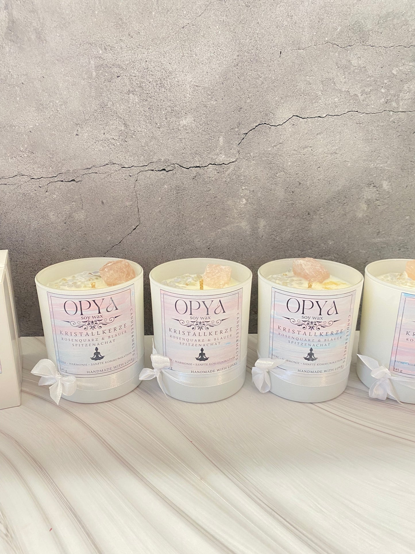 Handgegossene Kristall-Sojawachs Kerze mit Rosenquarz & Blauem Spitzenachat