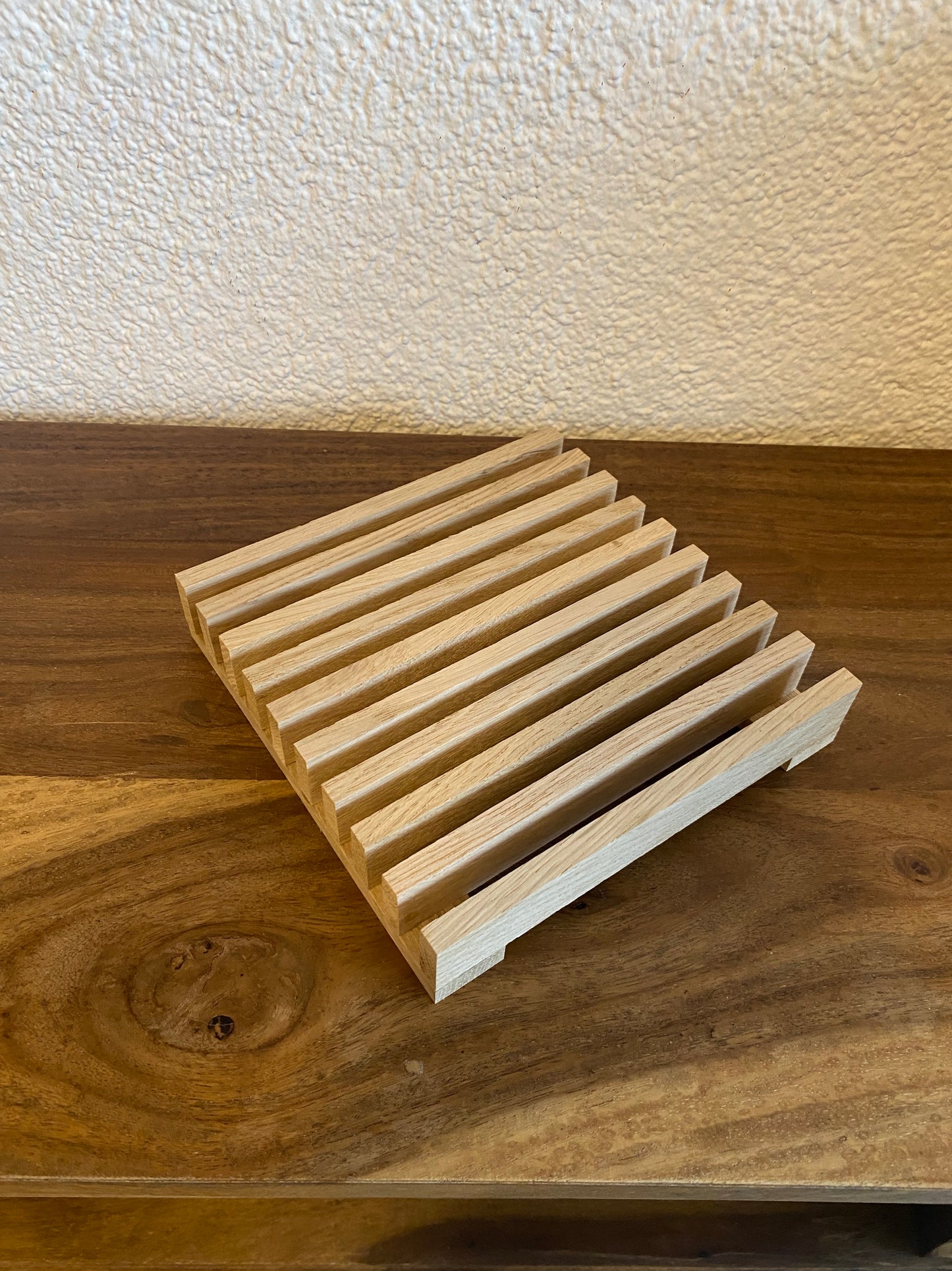 Handgefertigtes Holztablett aus Massivholz – Minimalistischer Kerzenuntersteller