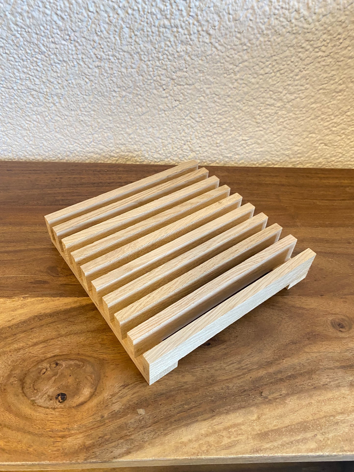 Handgefertigtes Holztablett aus Massivholz – Minimalistischer Kerzenuntersteller