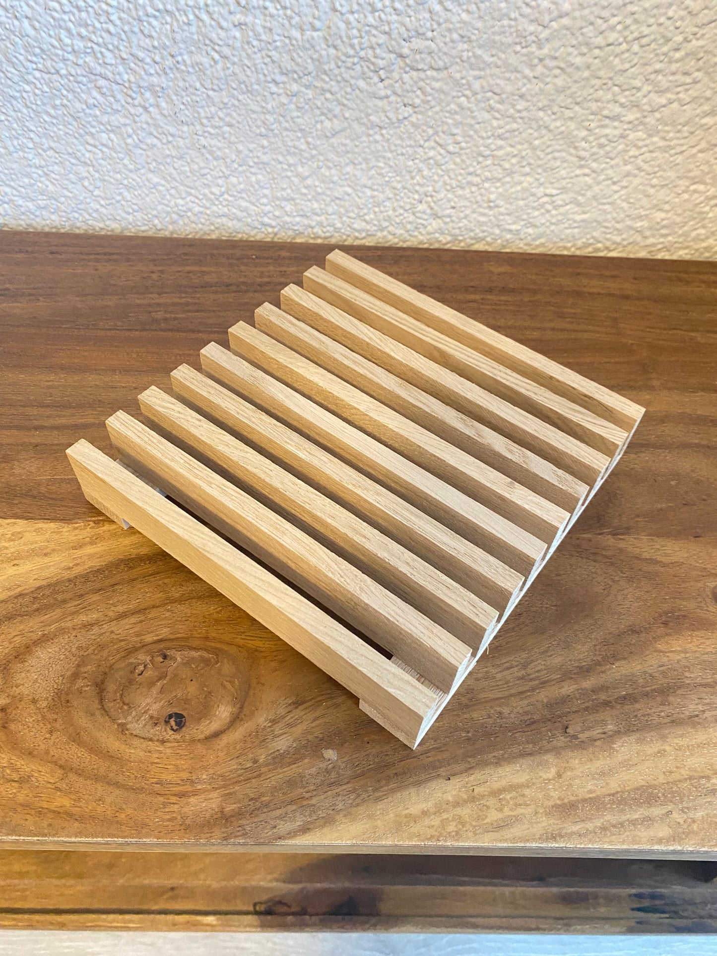 Handgefertigtes Holztablett aus Massivholz – Minimalistischer Kerzenuntersteller