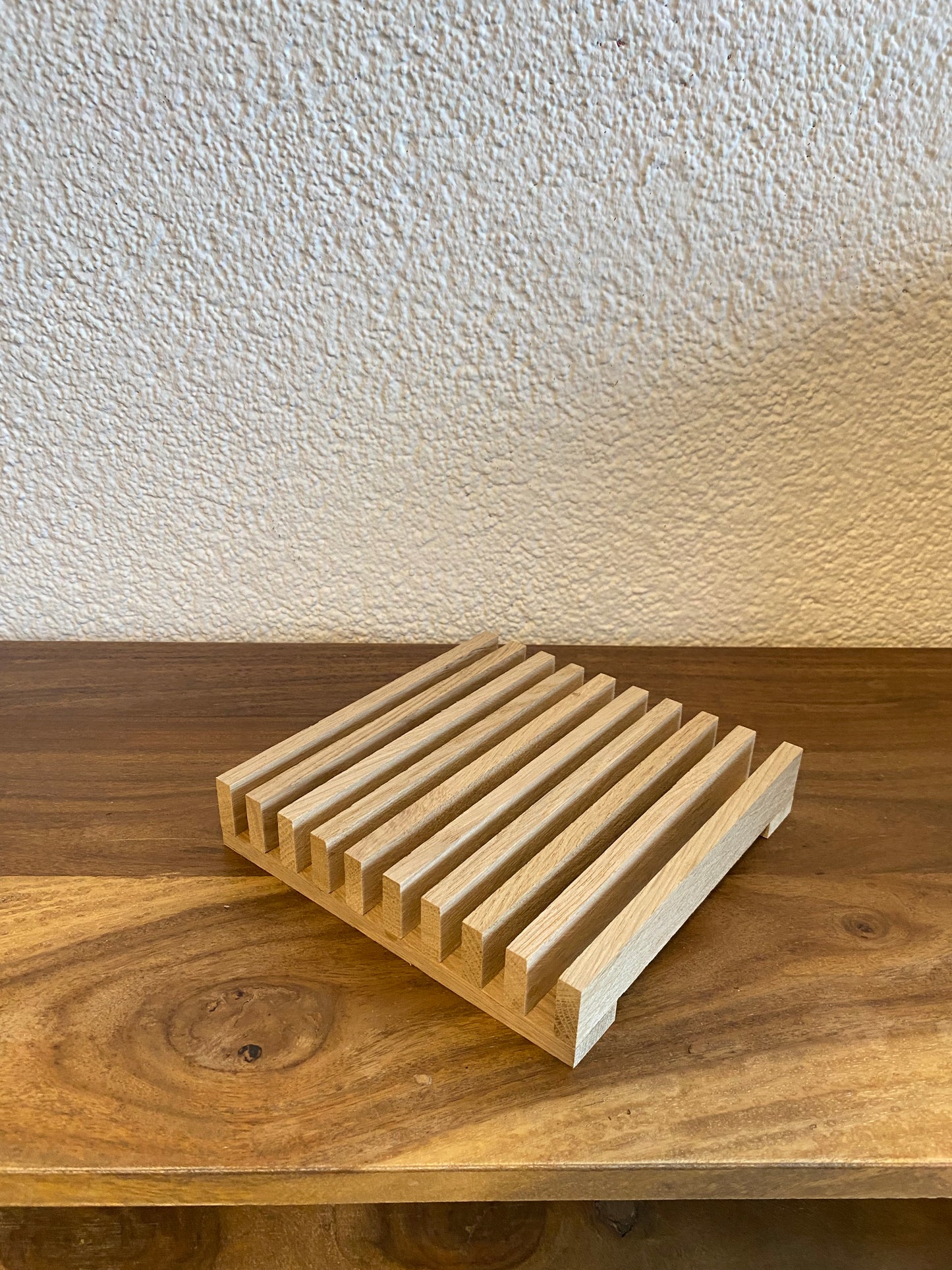 Handgefertigtes Holztablett aus Massivholz – Minimalistischer Kerzenuntersteller