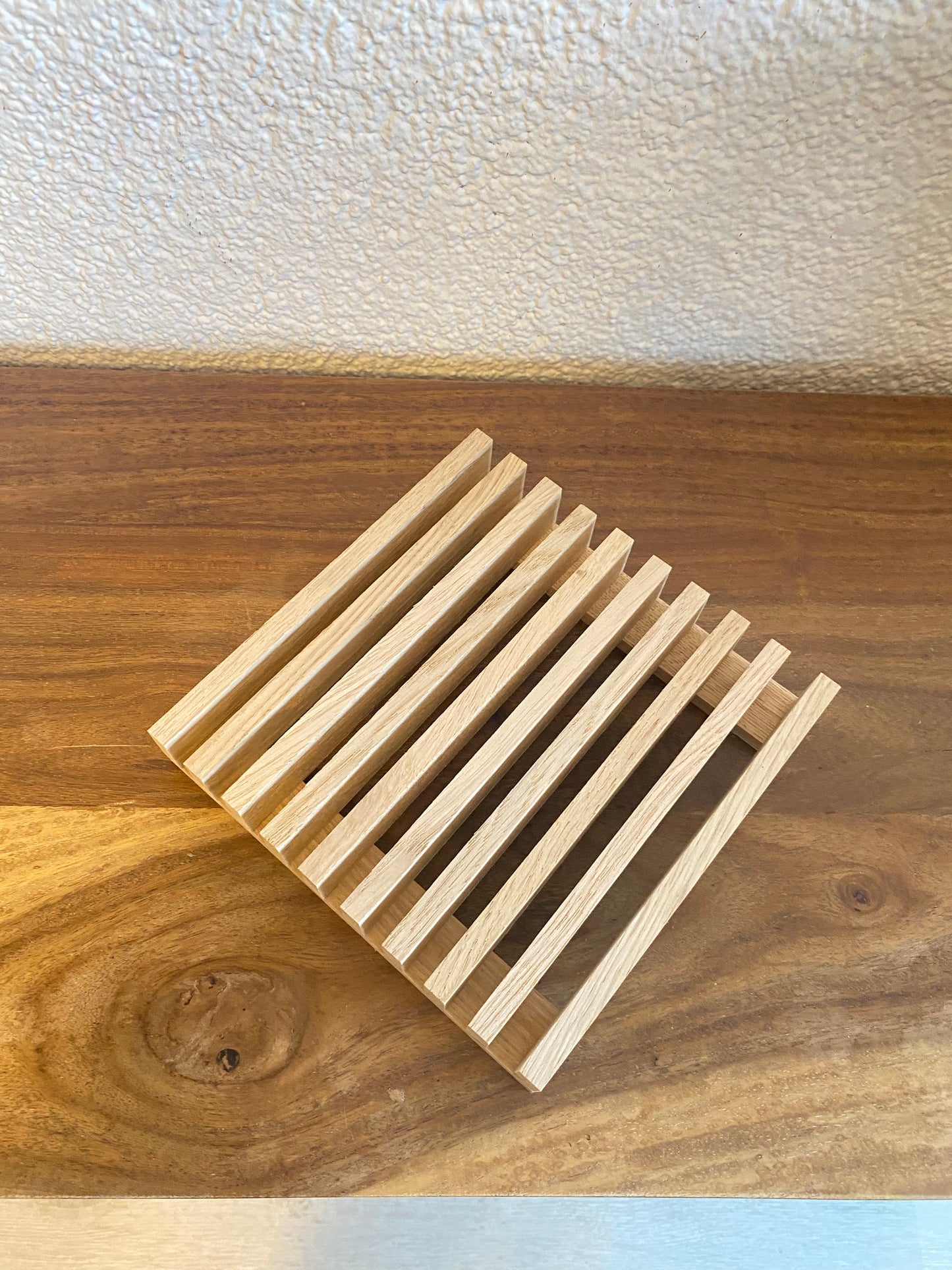 Handgefertigtes Holztablett aus Massivholz – Minimalistischer Kerzenuntersteller