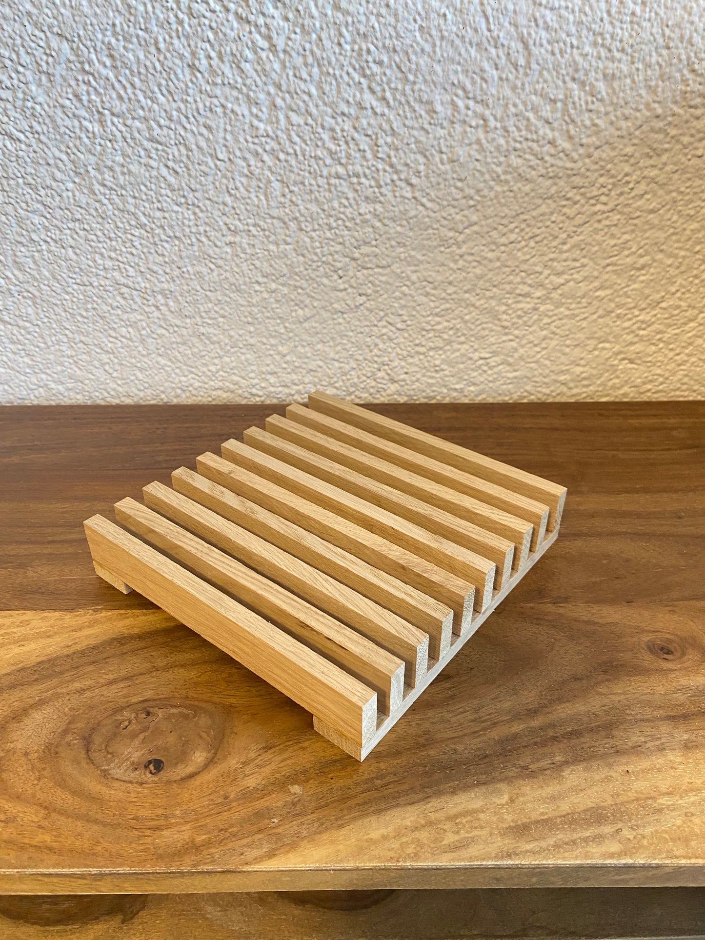 Handgefertigtes Holztablett aus Massivholz – Minimalistischer Kerzenuntersteller