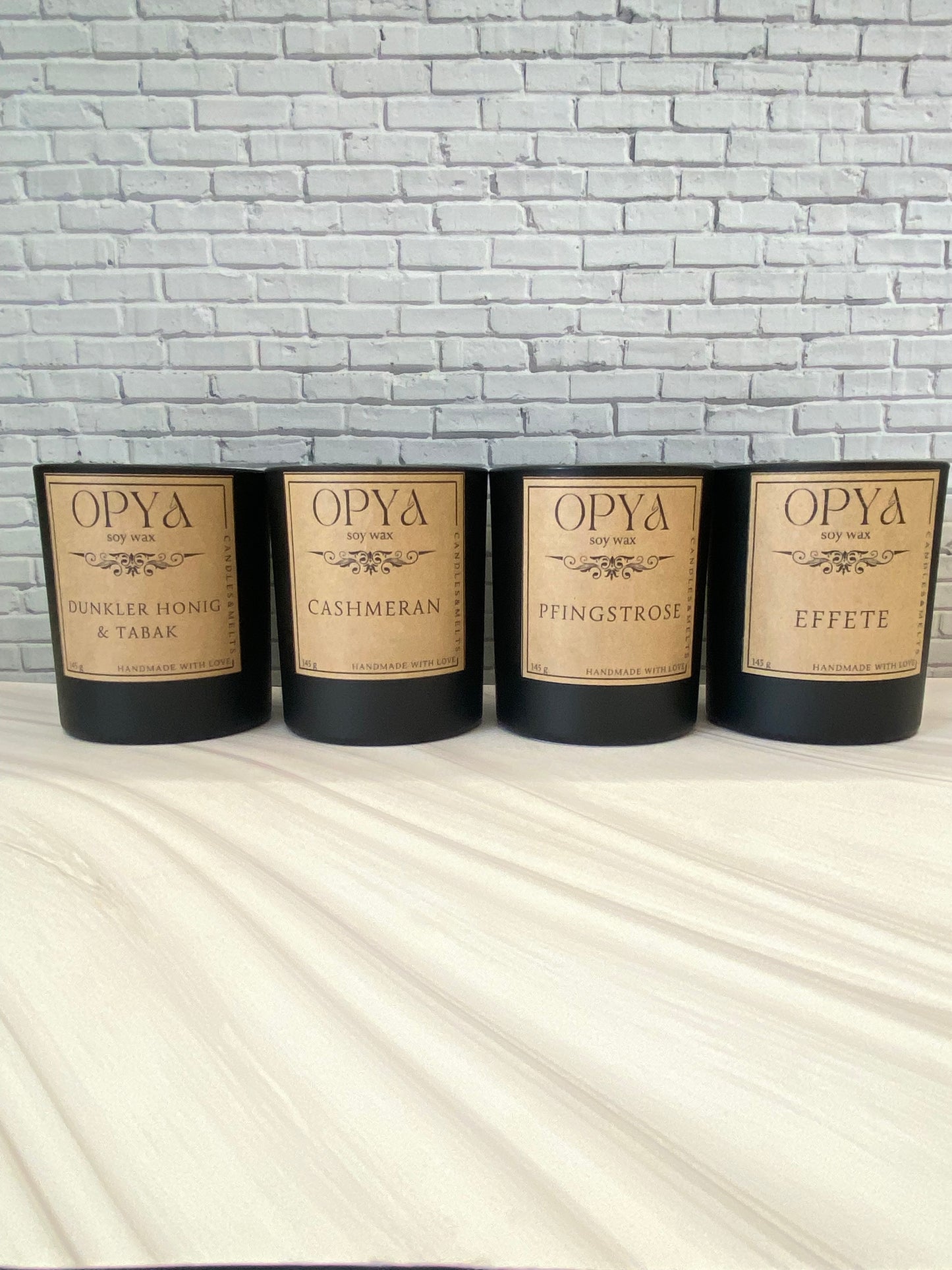 Duftkerze Vanille – handgegossen im mattschwarzen Glas (145 g