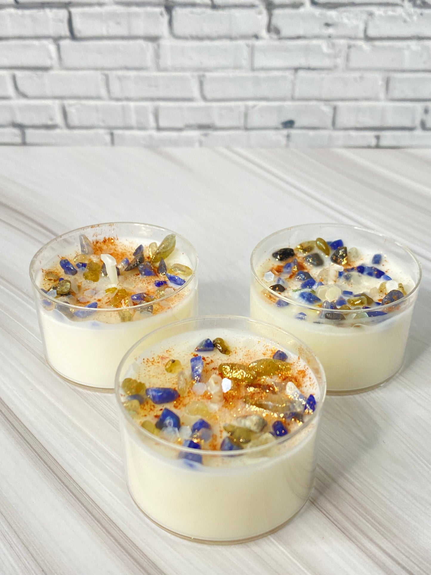 Kristall-Teelicht-Set - mit Labradorit, Opalit & Sodalit Kristallen, handgegossen aus reinem Sojawachs