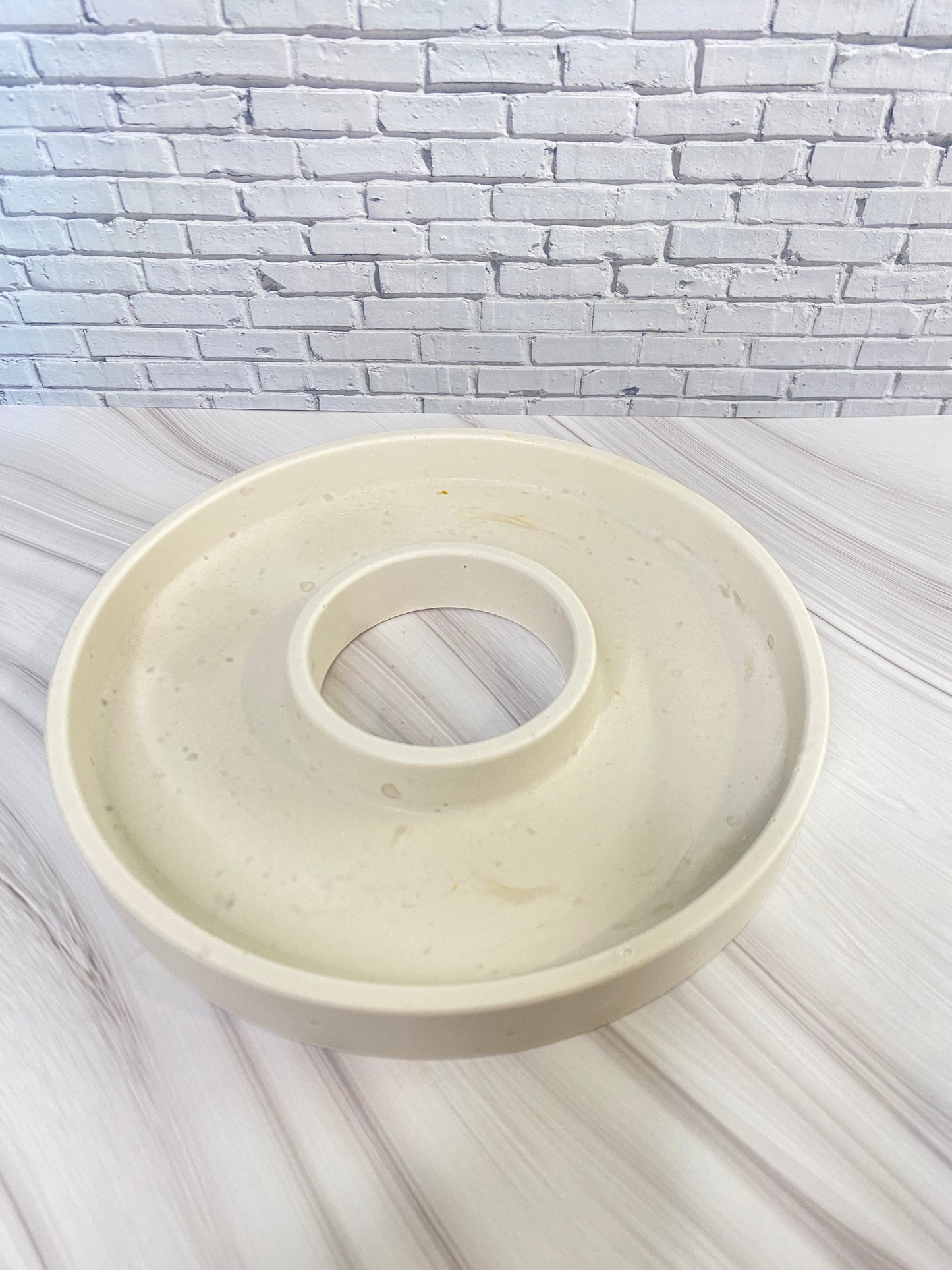 Dekoteller - Dekoring, hangegossen aus Jesin mit Kerze, Tigerauge- und Jade Kristalle, Trockenblume