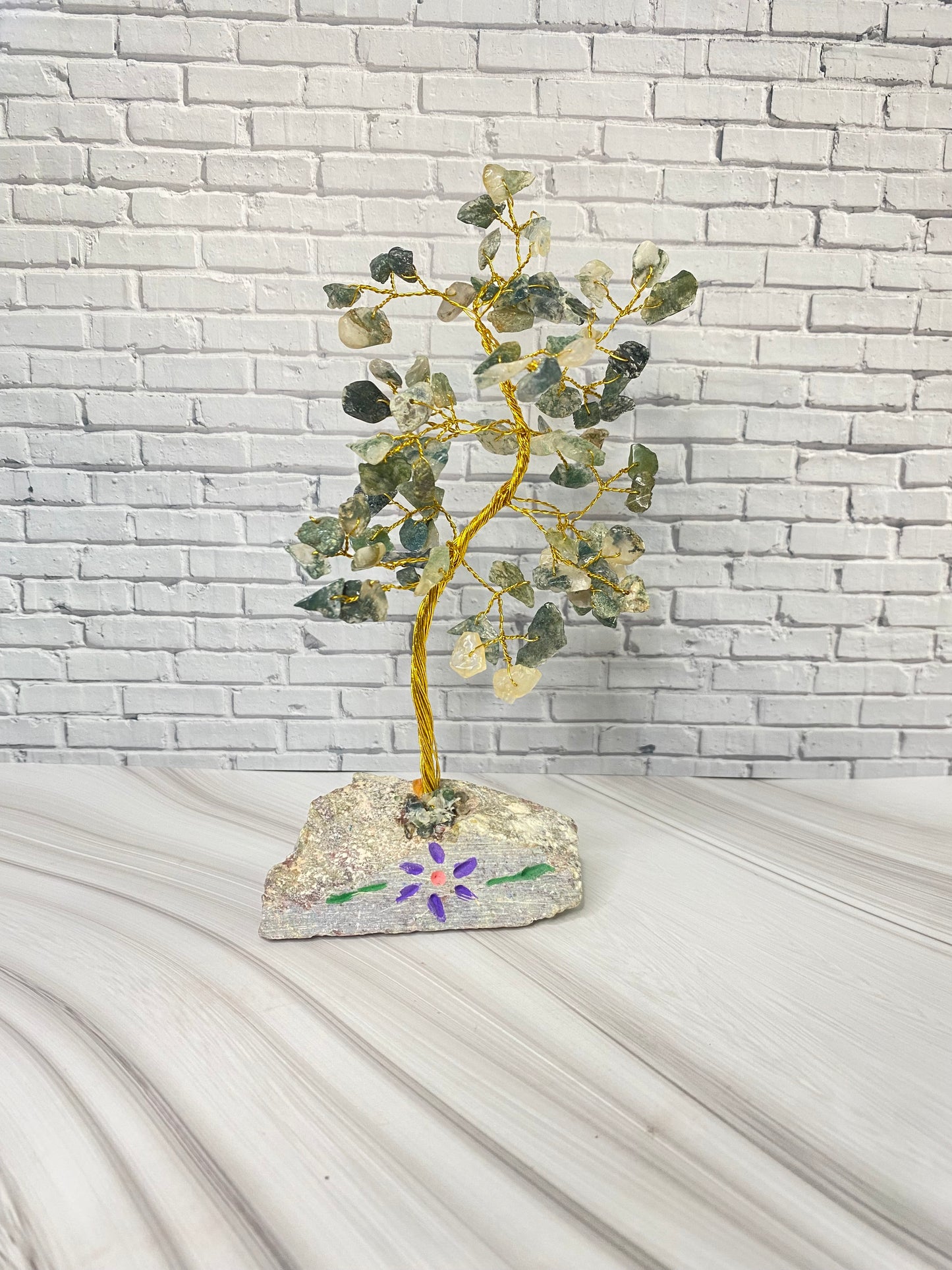 🌳 Edelsteinbaum – Moosachat mit goldfarbenen Ästen