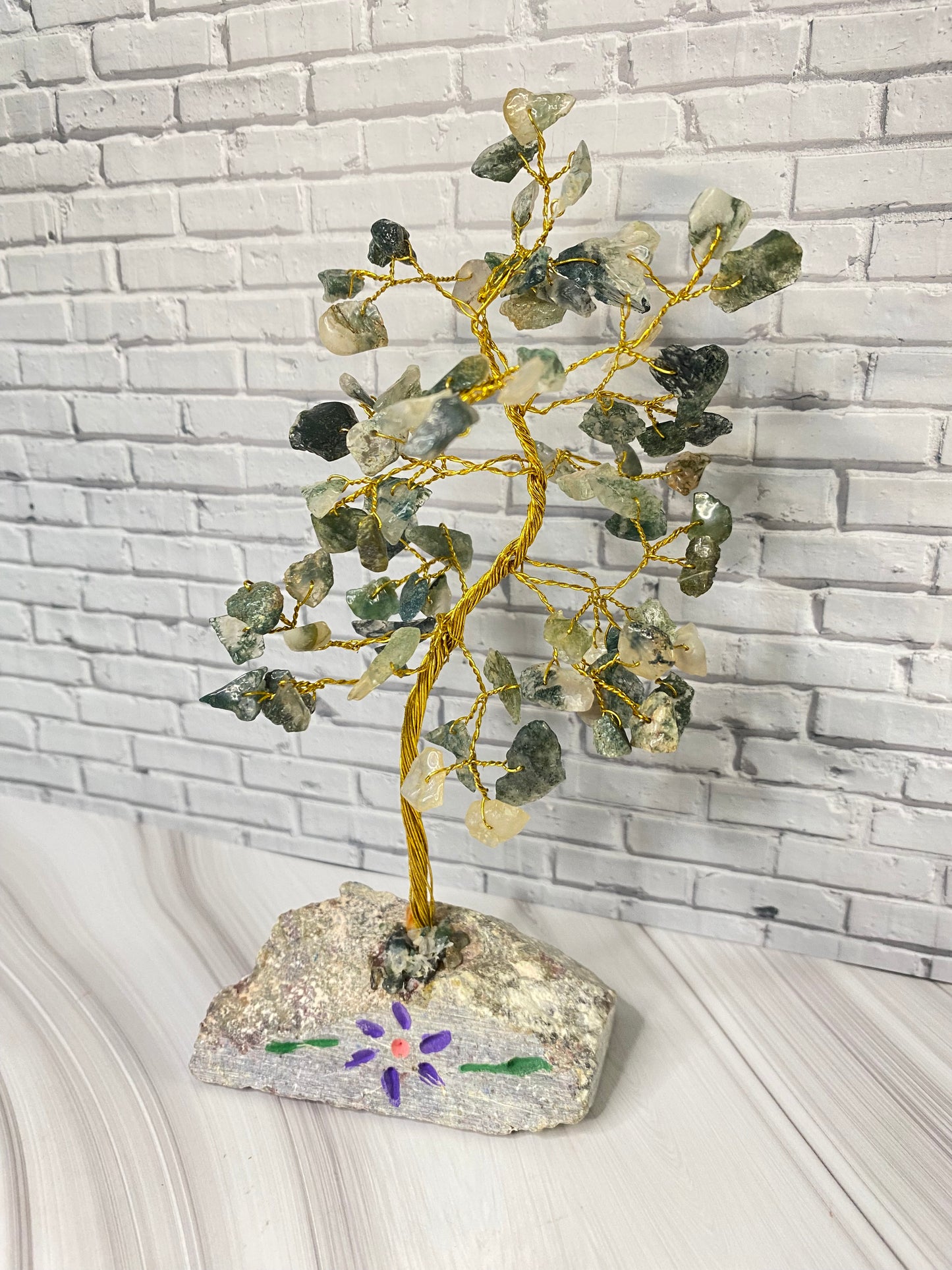 🌳 Edelsteinbaum – Moosachat mit goldfarbenen Ästen