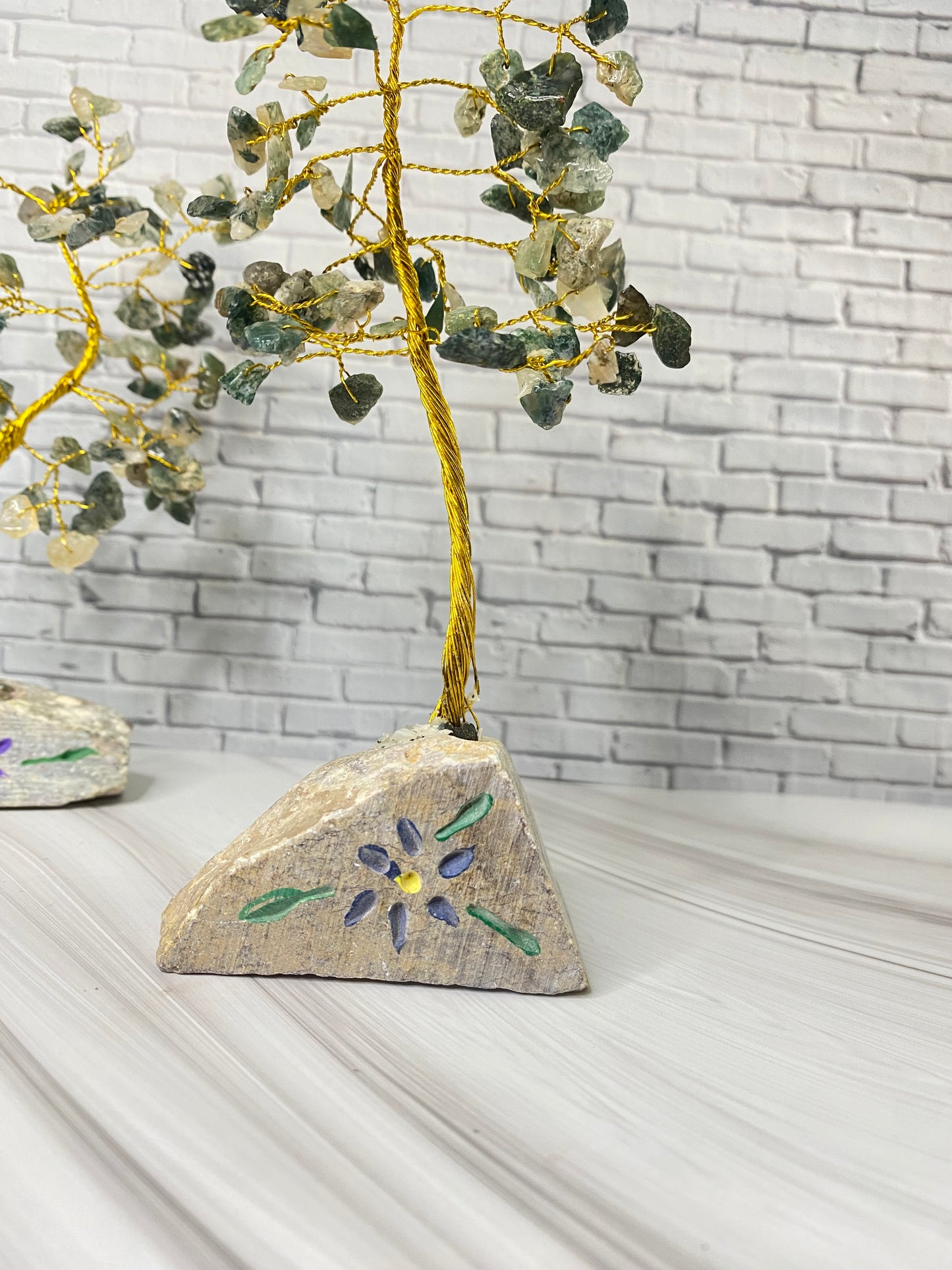 🌳 Edelsteinbaum – Moosachat mit goldfarbenen Ästen