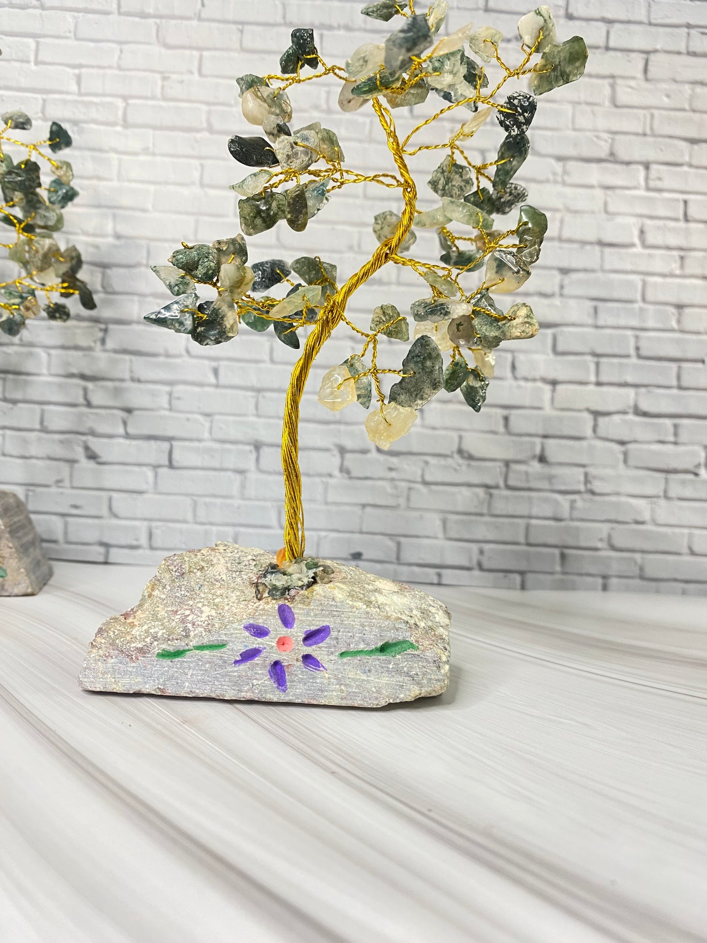 🌳 Edelsteinbaum – Moosachat mit goldfarbenen Ästen