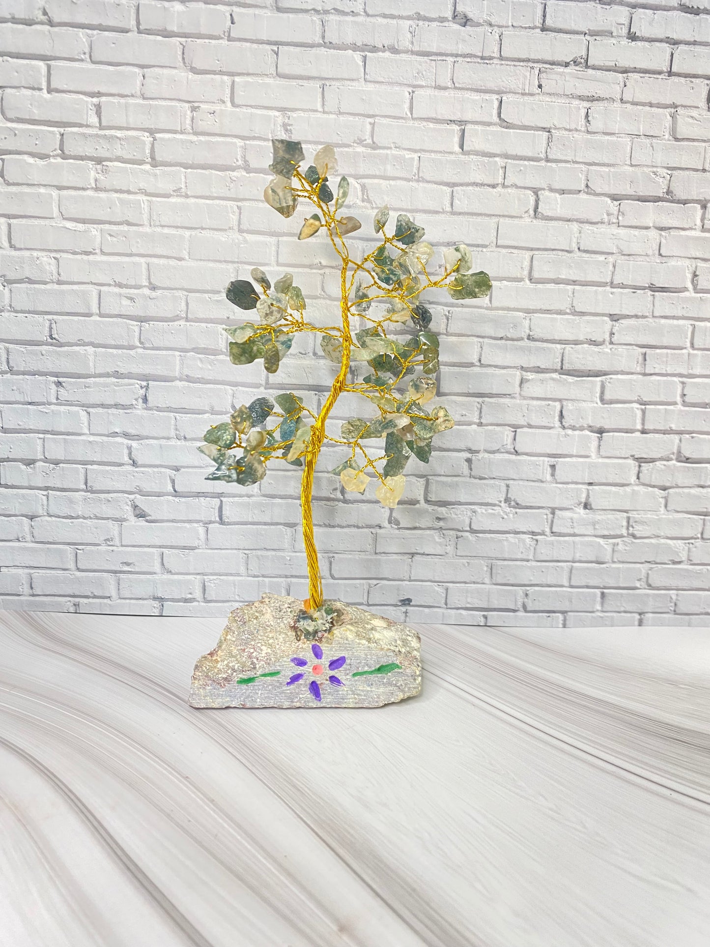 🌳 Edelsteinbaum – Moosachat mit goldfarbenen Ästen