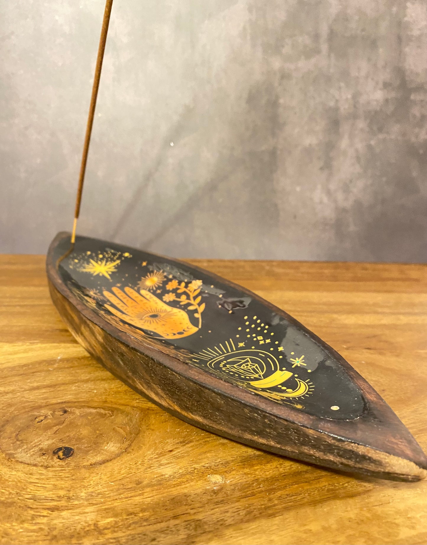 Edle Räucherschale aus Mangoholz mit emailliertem Hamsa-Hand-Design. Schützt vor negativer Energie & bringt Harmonie