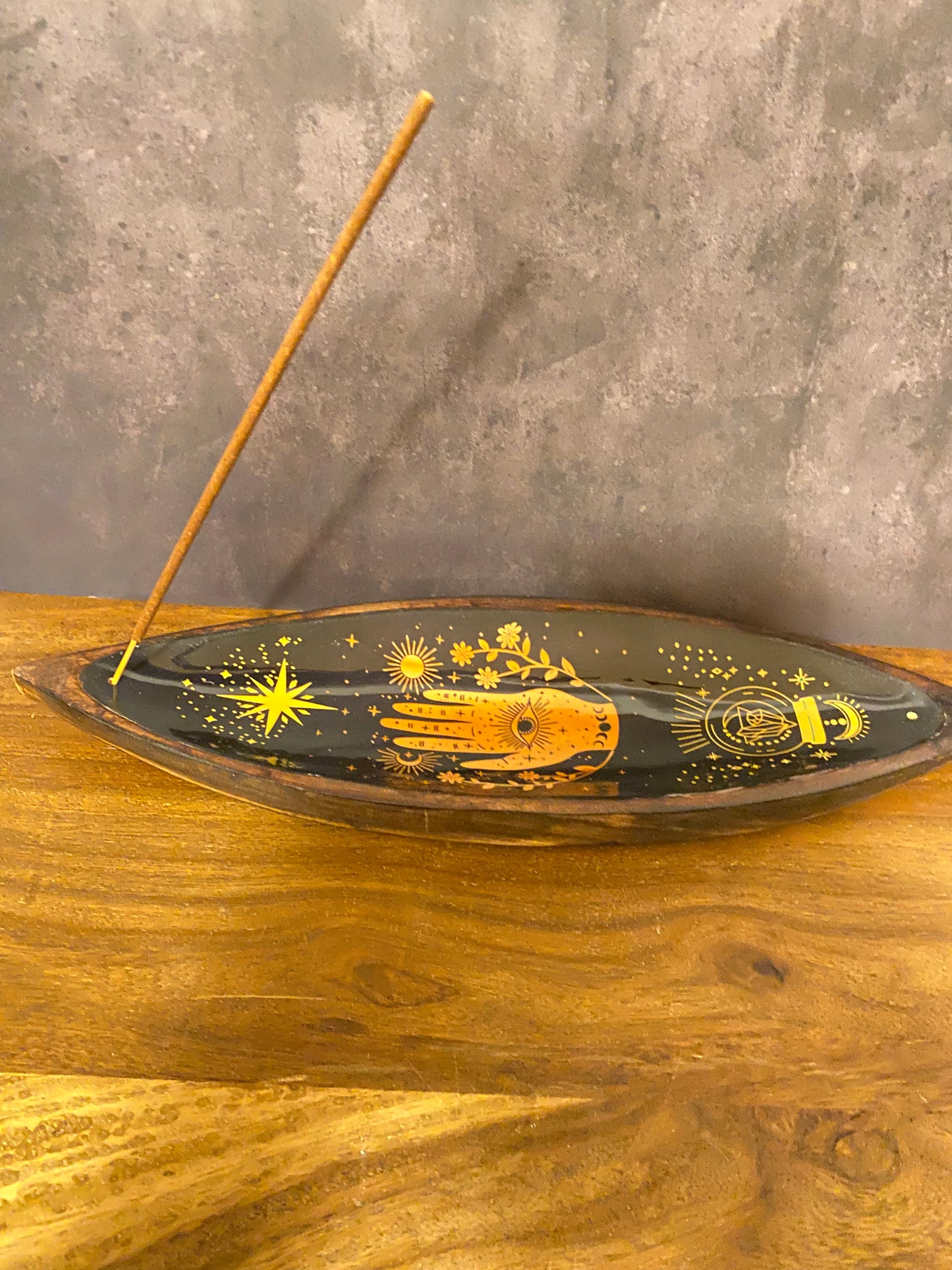 Edle Räucherschale aus Mangoholz mit emailliertem Hamsa-Hand-Design. Schützt vor negativer Energie & bringt Harmonie