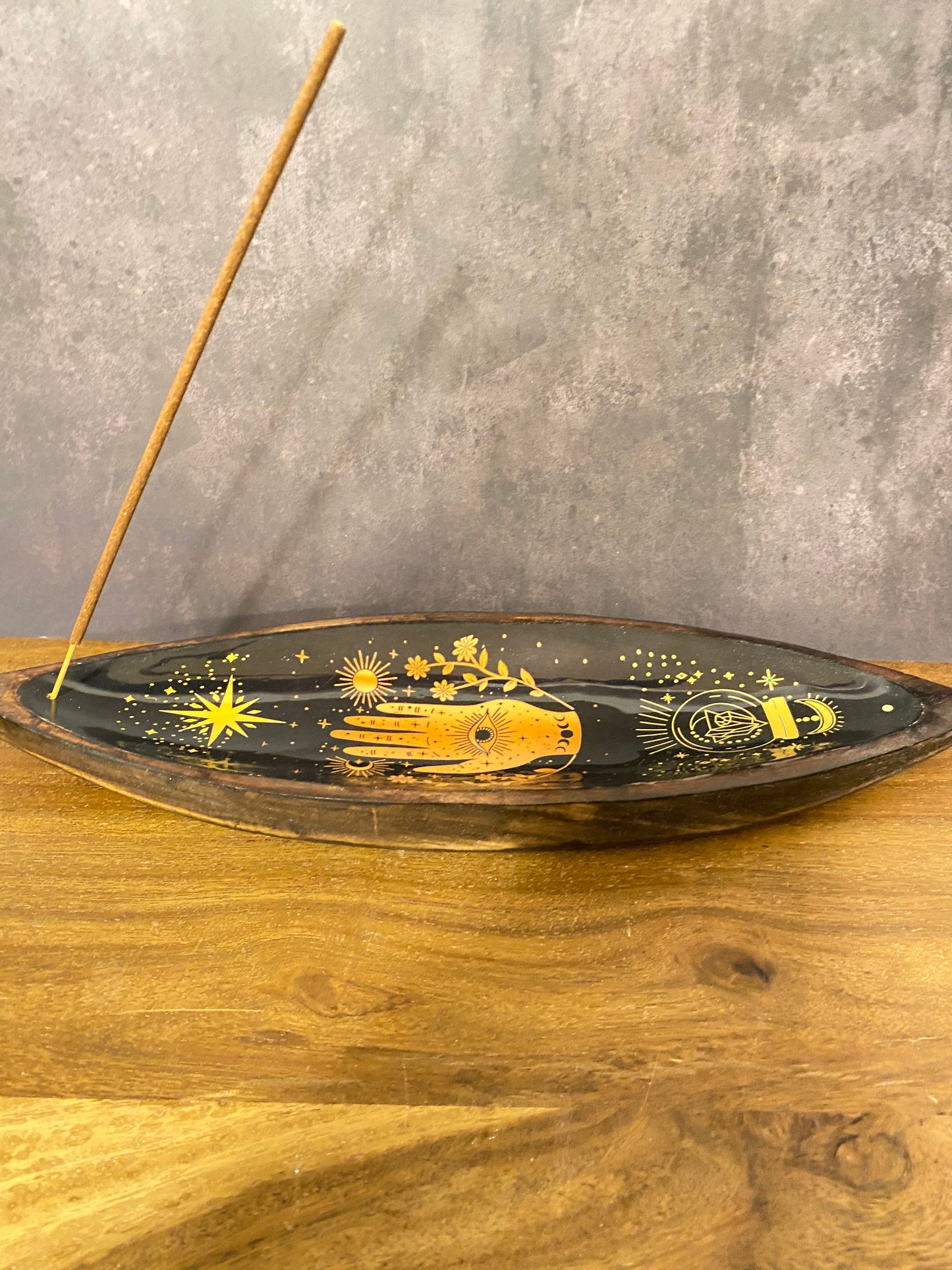 Edle Räucherschale aus Mangoholz mit emailliertem Hamsa-Hand-Design. Schützt vor negativer Energie & bringt Harmonie