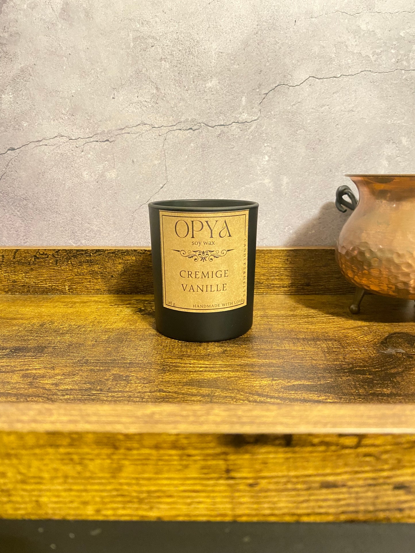 Duftkerze Vanille – handgegossen im mattschwarzen Glas (145 g