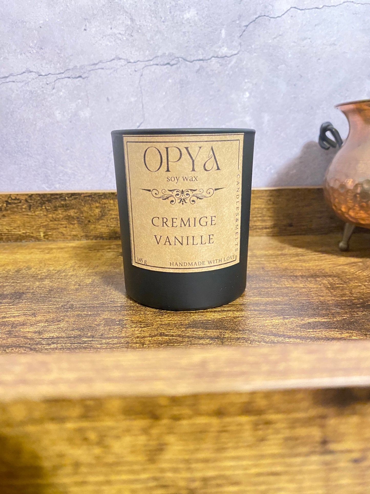 Duftkerze Vanille – handgegossen im mattschwarzen Glas (145 g