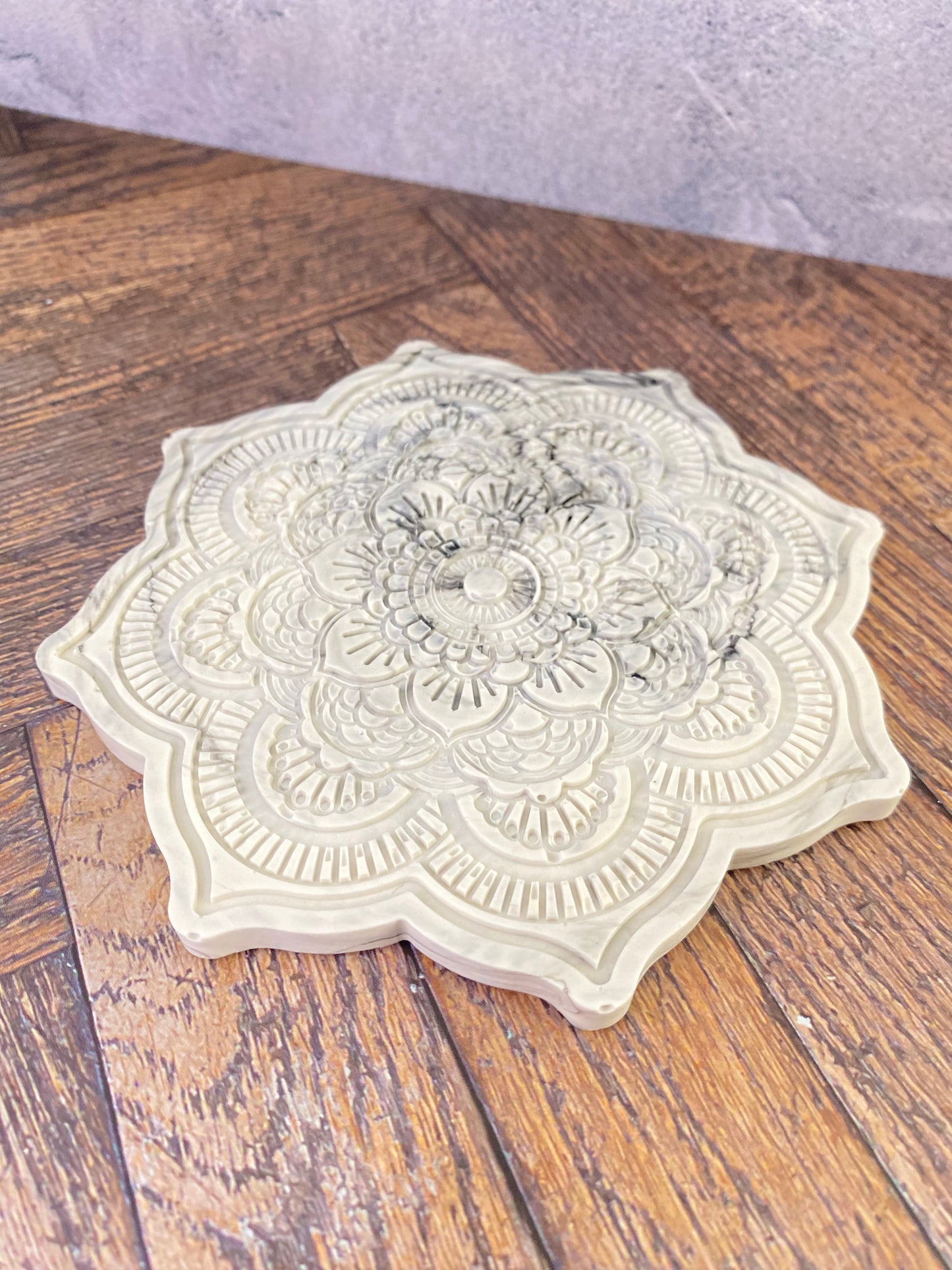 Mandala Untersetzer aus Jesin – Nachhaltige Handarbeit für stilvolle Wohn- & Tischdekoration