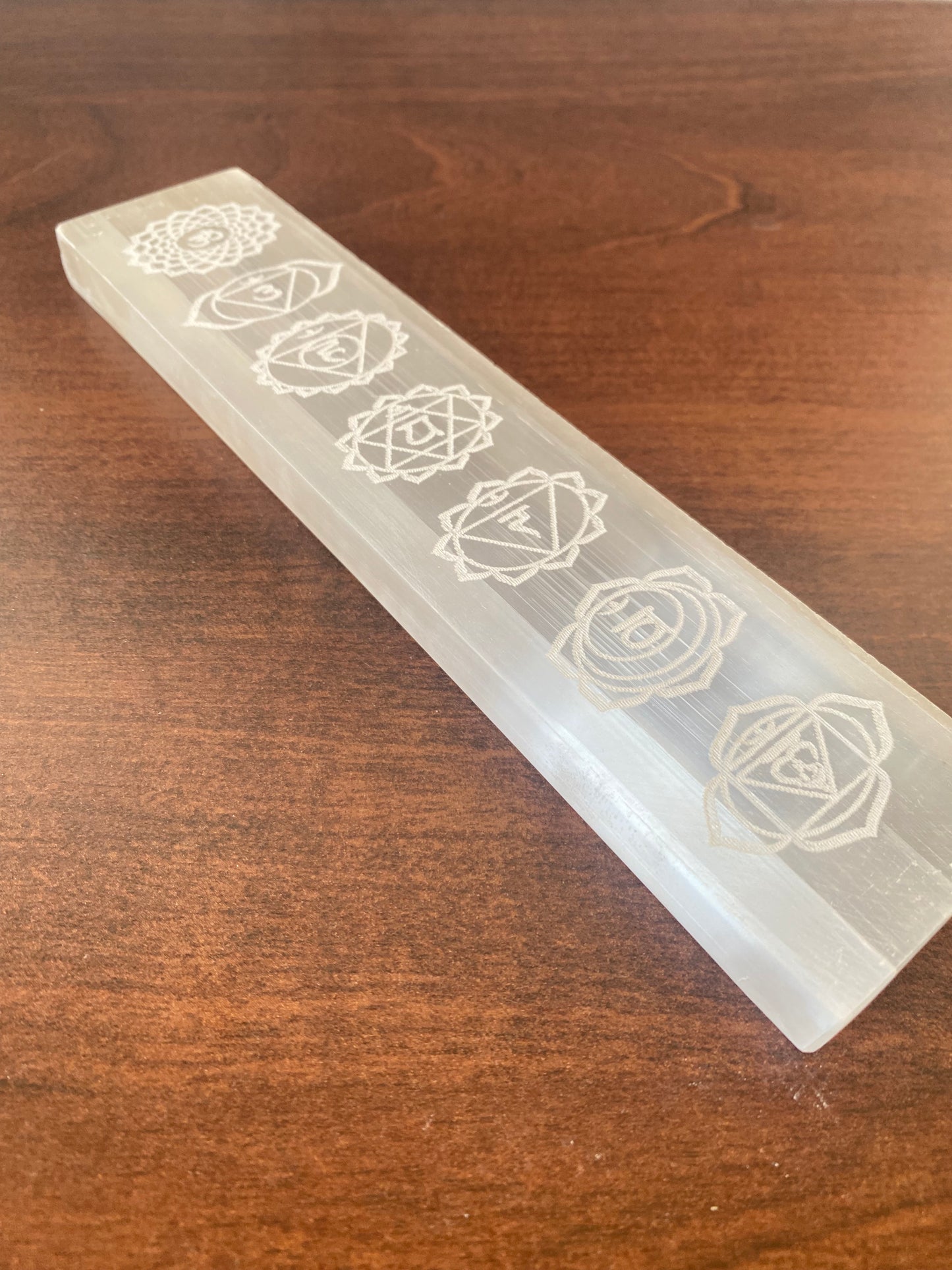 Selenit - Ladeplatte " Chakra "  -  Licht, Klarheit und Harmonie, Selenitplatte zum Aufladend und Reinigen von Kristallen, Meditation