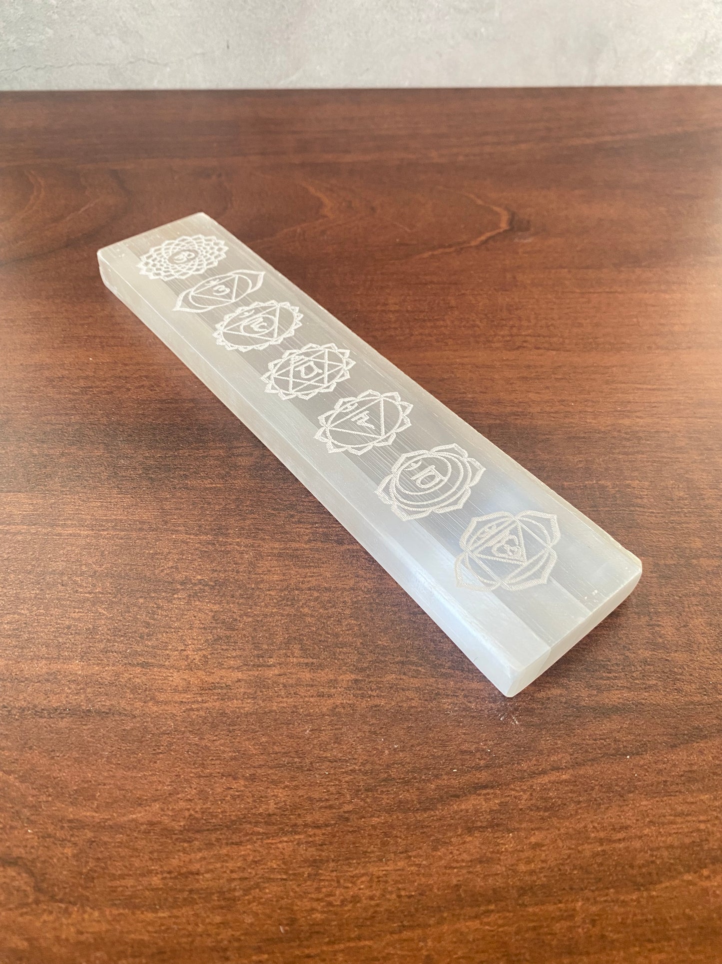 Selenit - Ladeplatte " Chakra "  -  Licht, Klarheit und Harmonie, Selenitplatte zum Aufladend und Reinigen von Kristallen, Meditation