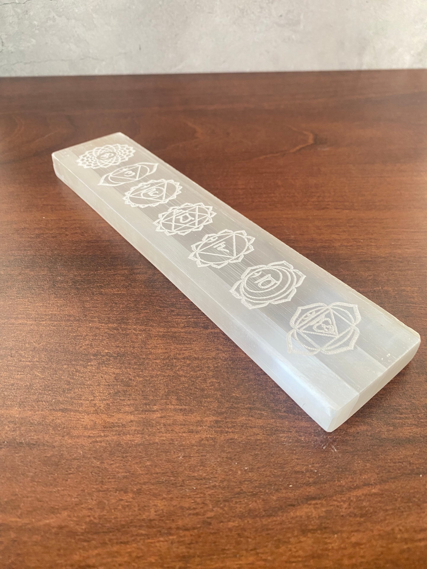 Selenit - Ladeplatte " Chakra "  -  Licht, Klarheit und Harmonie, Selenitplatte zum Aufladend und Reinigen von Kristallen, Meditation