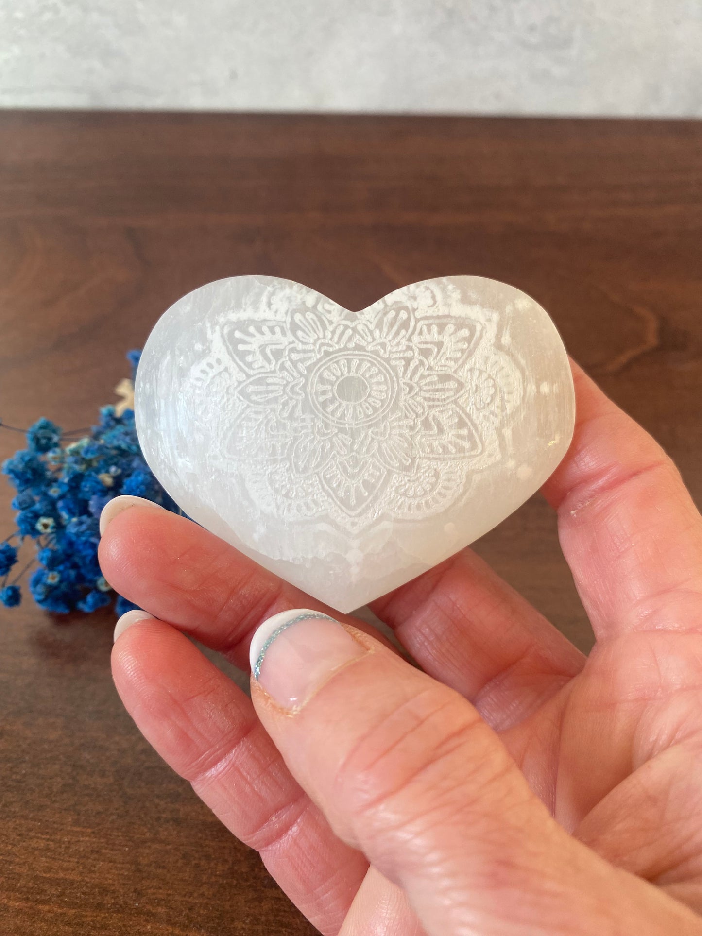 Selenit Herz , mit Mandala - Muster, Meditation mit Selenit, Reinigung,  Altardekoration,  Selenit – Stein der Klarheit und  Reinigung