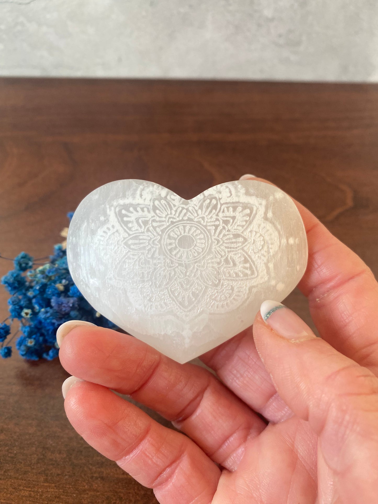 Selenit Herz , mit Mandala - Muster, Meditation mit Selenit, Reinigung,  Altardekoration,  Selenit – Stein der Klarheit und  Reinigung