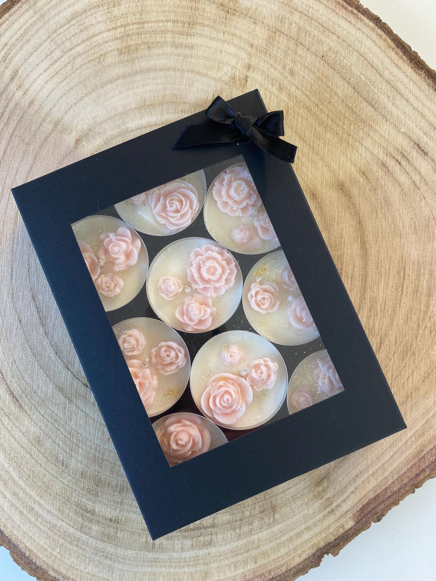 Teelicht-Set mit Wachsblüten , handgegossen