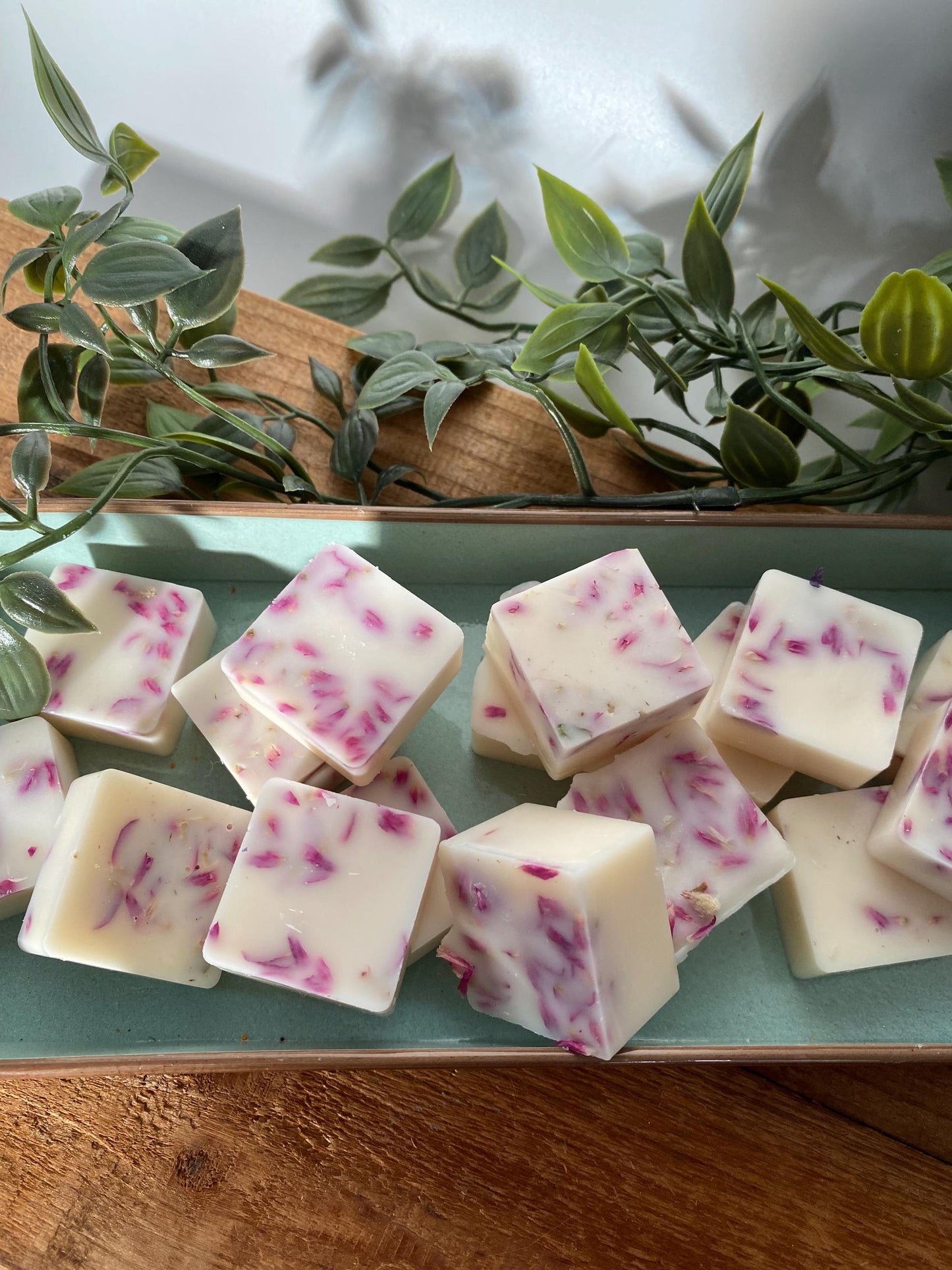 Melts / Duftwachs für Duftlampe mit getrockneten Malvenblütenblätter oder Amaranthblütenblätter