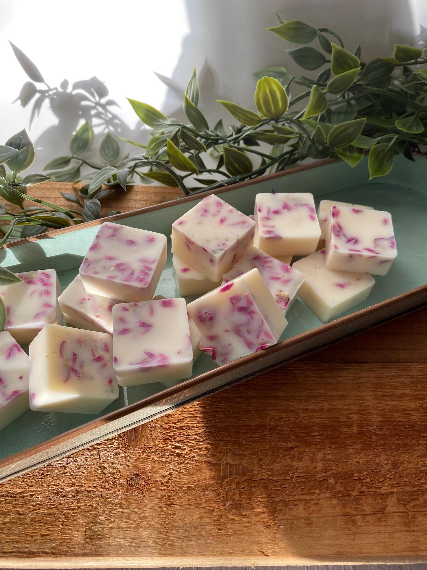 Melts / Duftwachs für Duftlampe mit getrockneten Malvenblütenblätter oder Amaranthblütenblätter