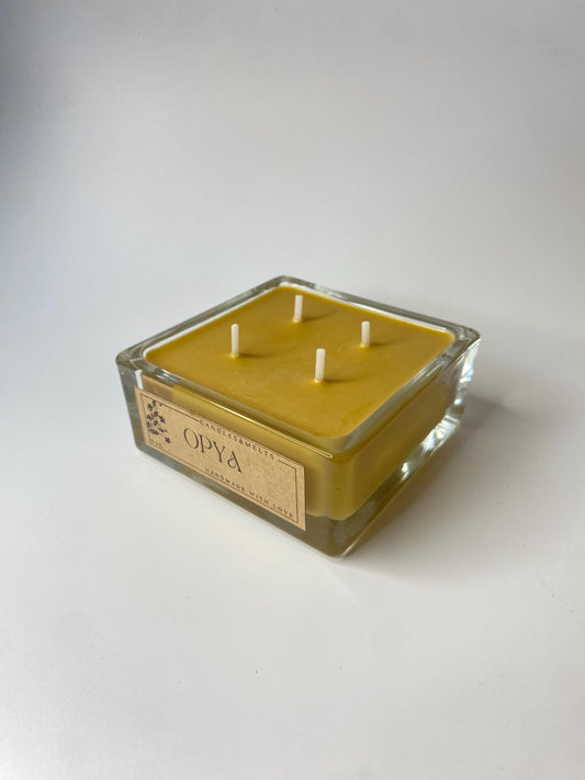 Handgefertigte Sojawachskerze im edlem, quadratischen Glas, in verschiedenen Farben