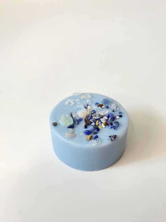 Ritual Kristallkerze mit Sodalith, Opalit und Fluroit - Jasmin Lilac Duft