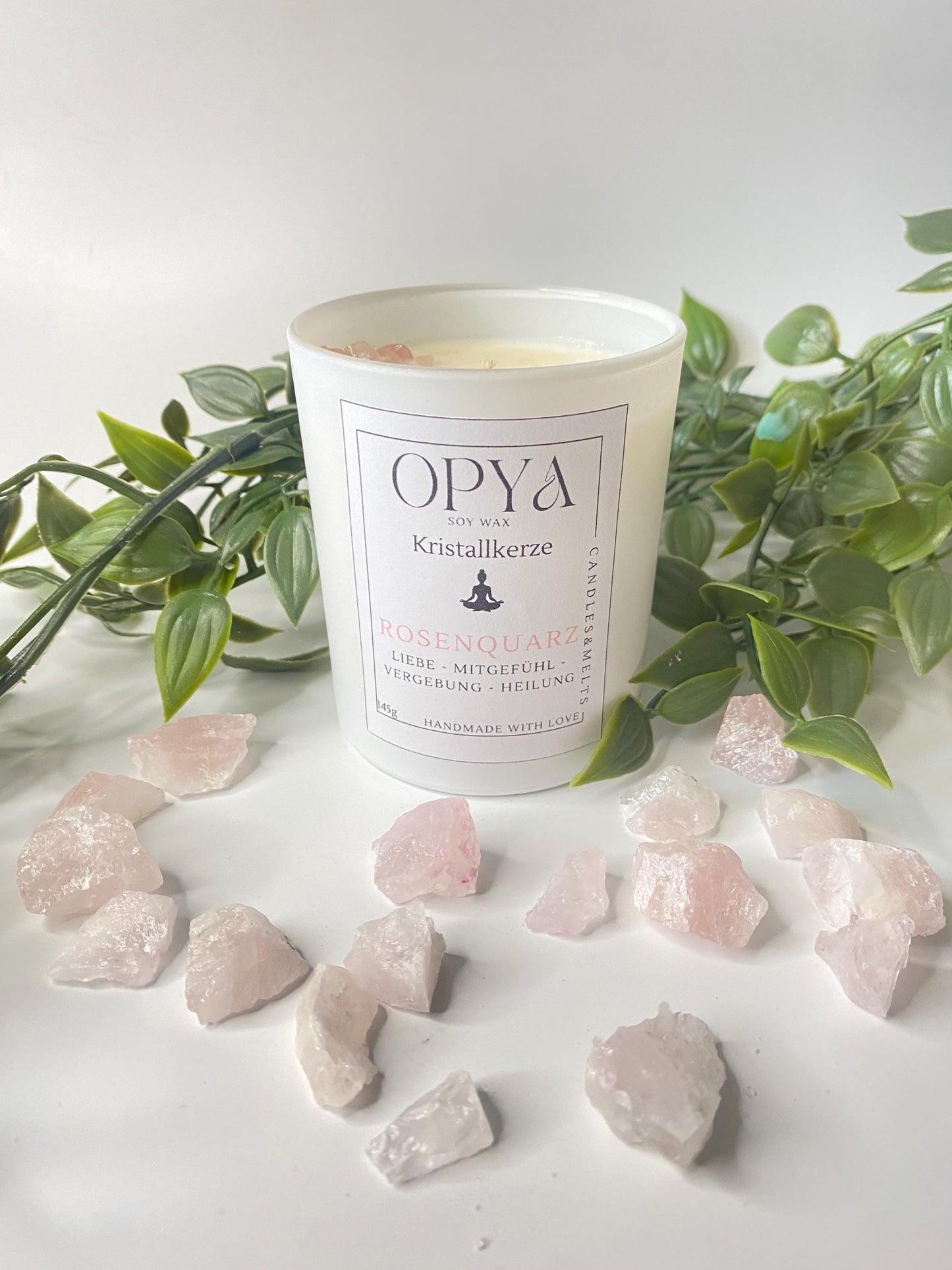 Kristall-Duft- Kerze, mit  Rosenquarz - Kristallen, 145 g , handgegossen