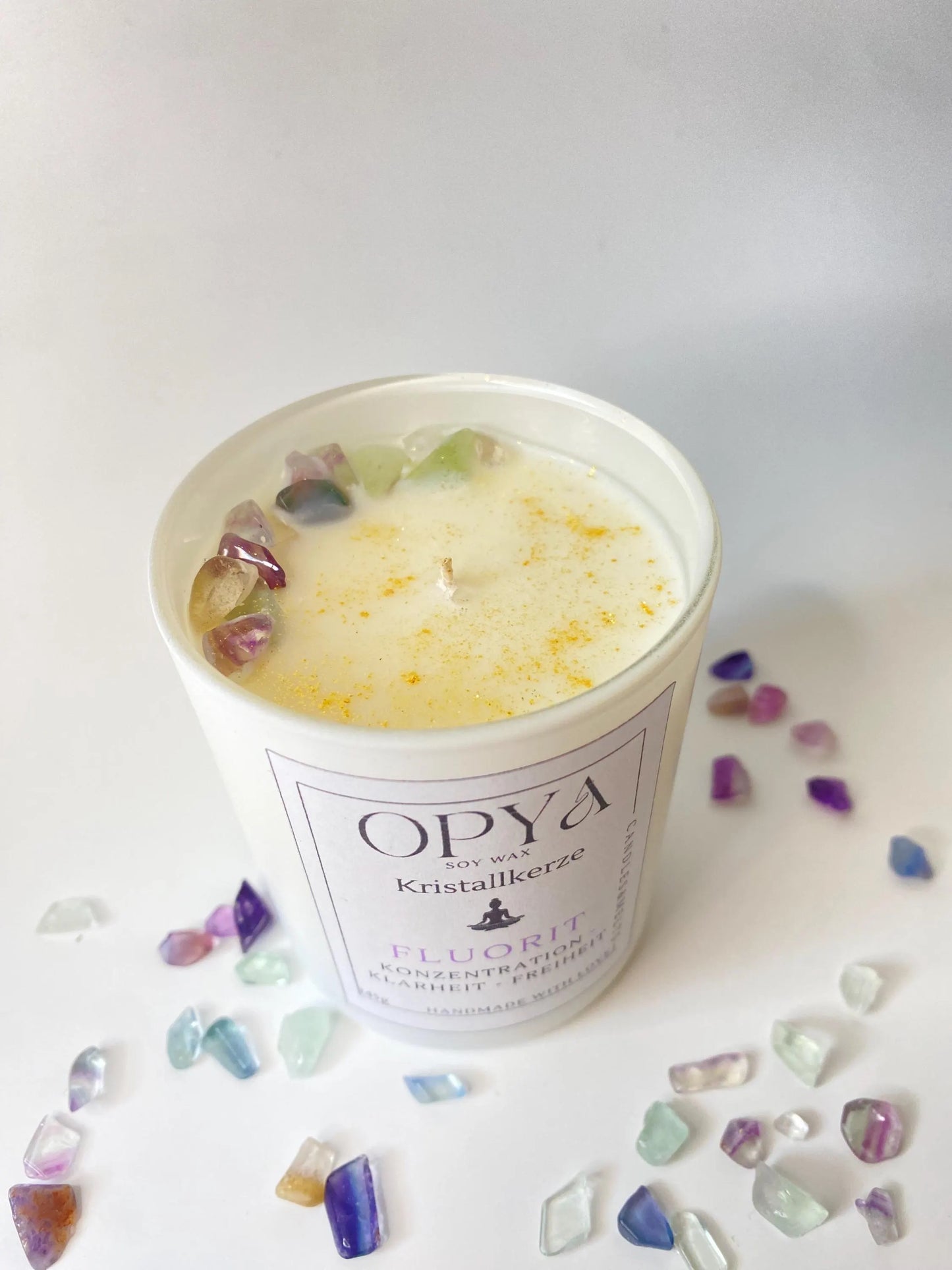 Kristall-Duft-Kerze mit Regenbogenfluorit-Kristallen