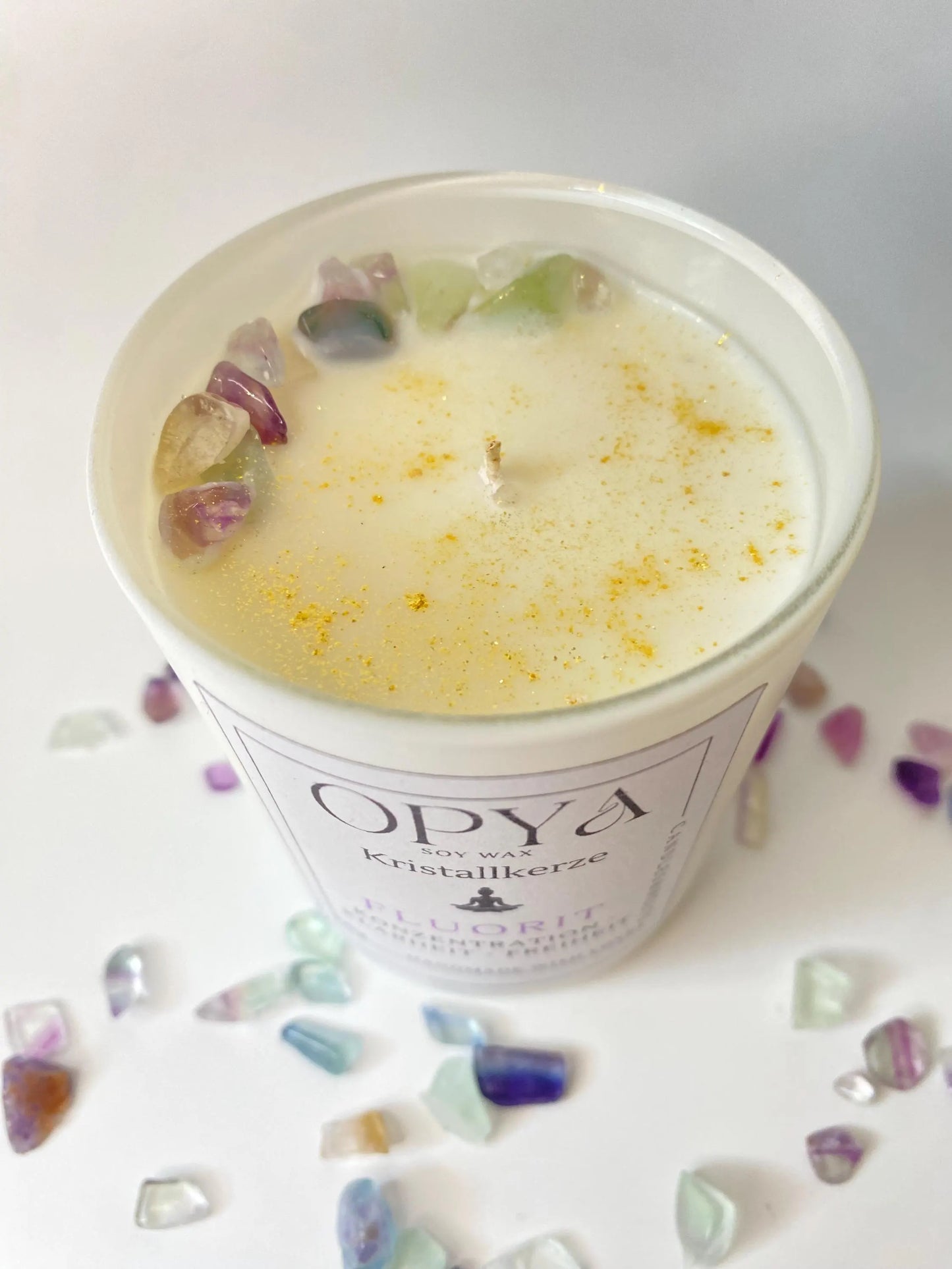 Kristall-Duft-Kerze mit Regenbogenfluorit-Kristallen