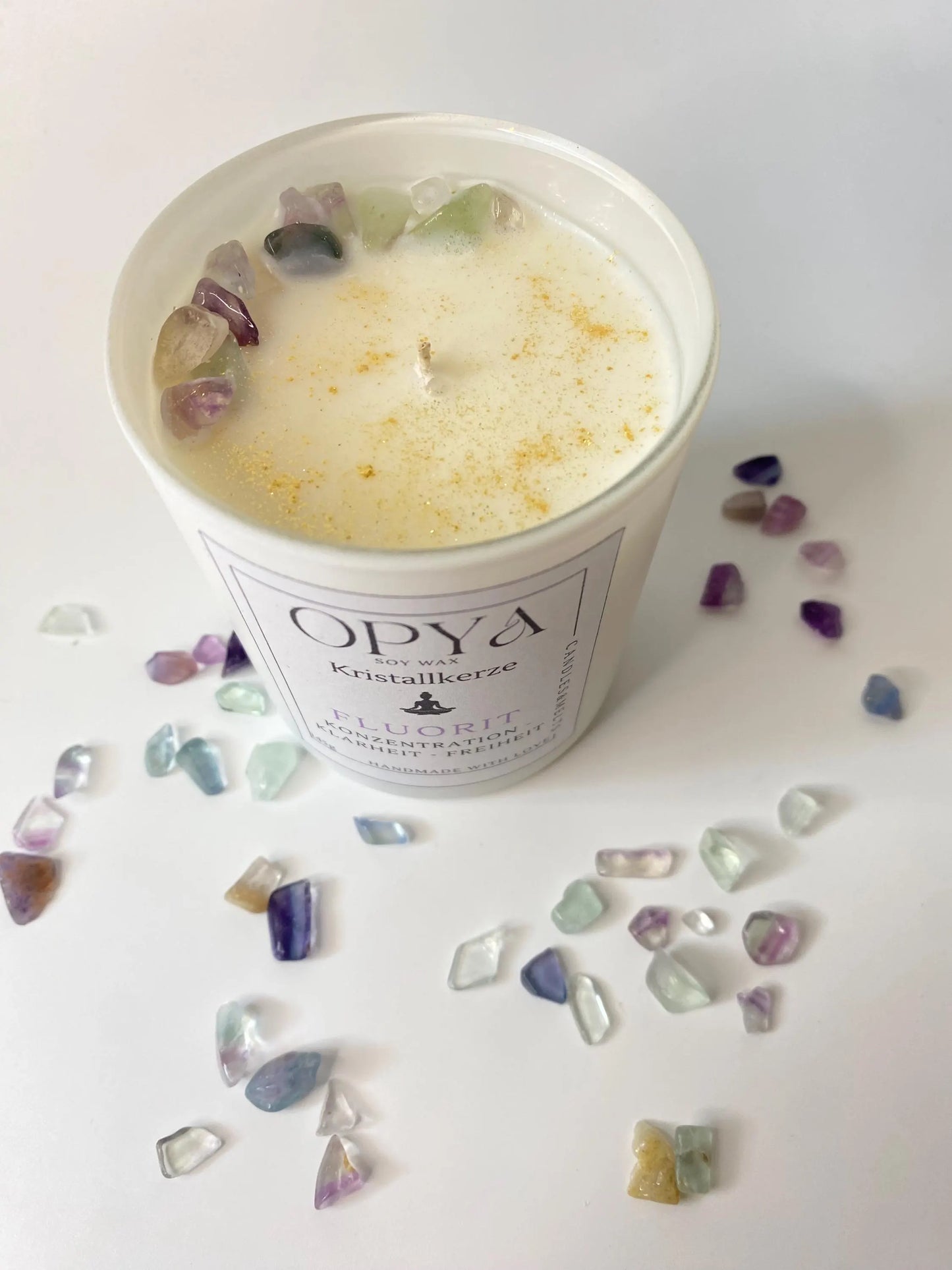 Kristall-Duft-Kerze mit Regenbogenfluorit-Kristallen